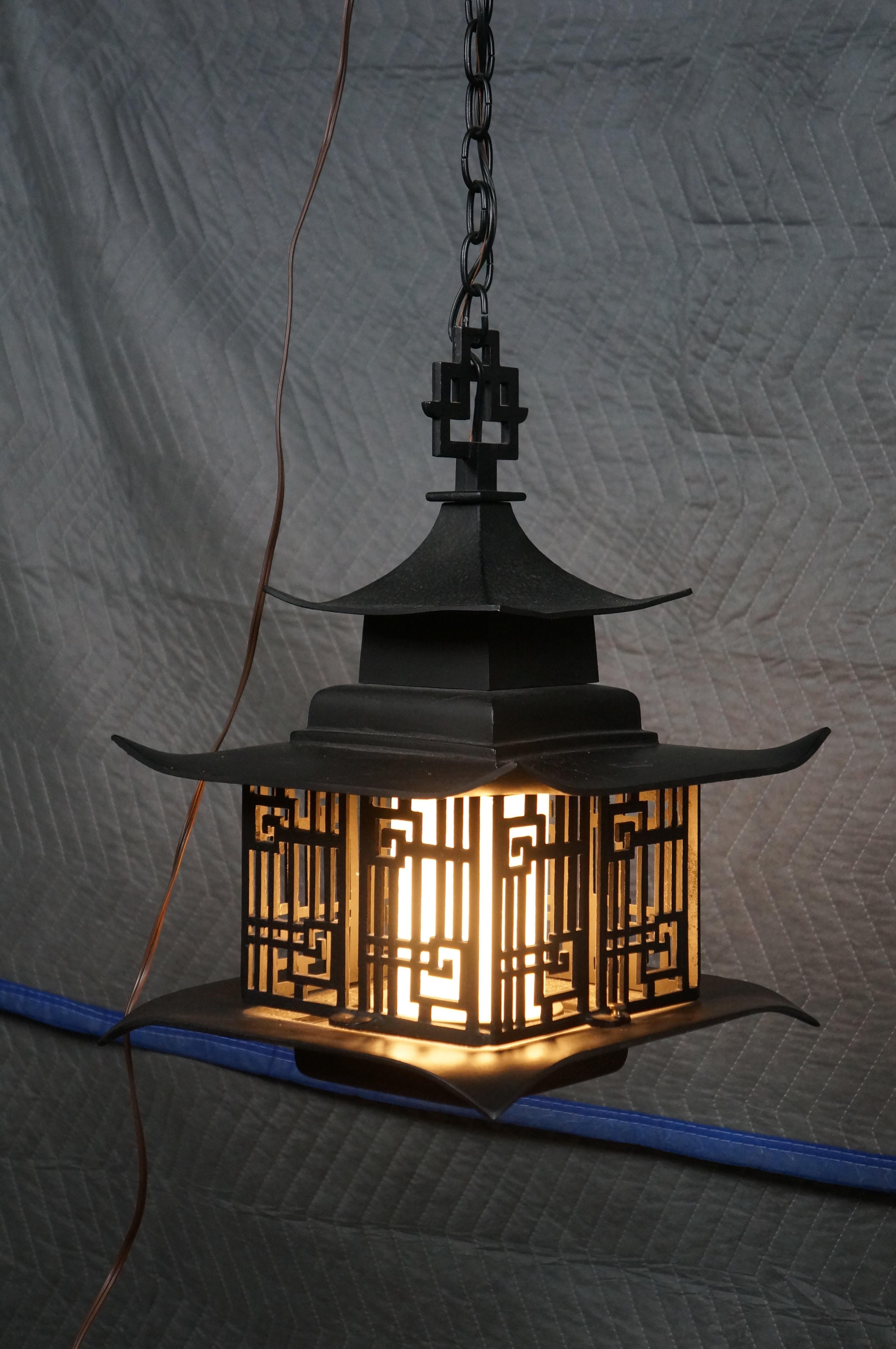 1960s Chinese Pagoda Hanging Lantern Pendant Light Chinoiserie Chandelier For Sale 6