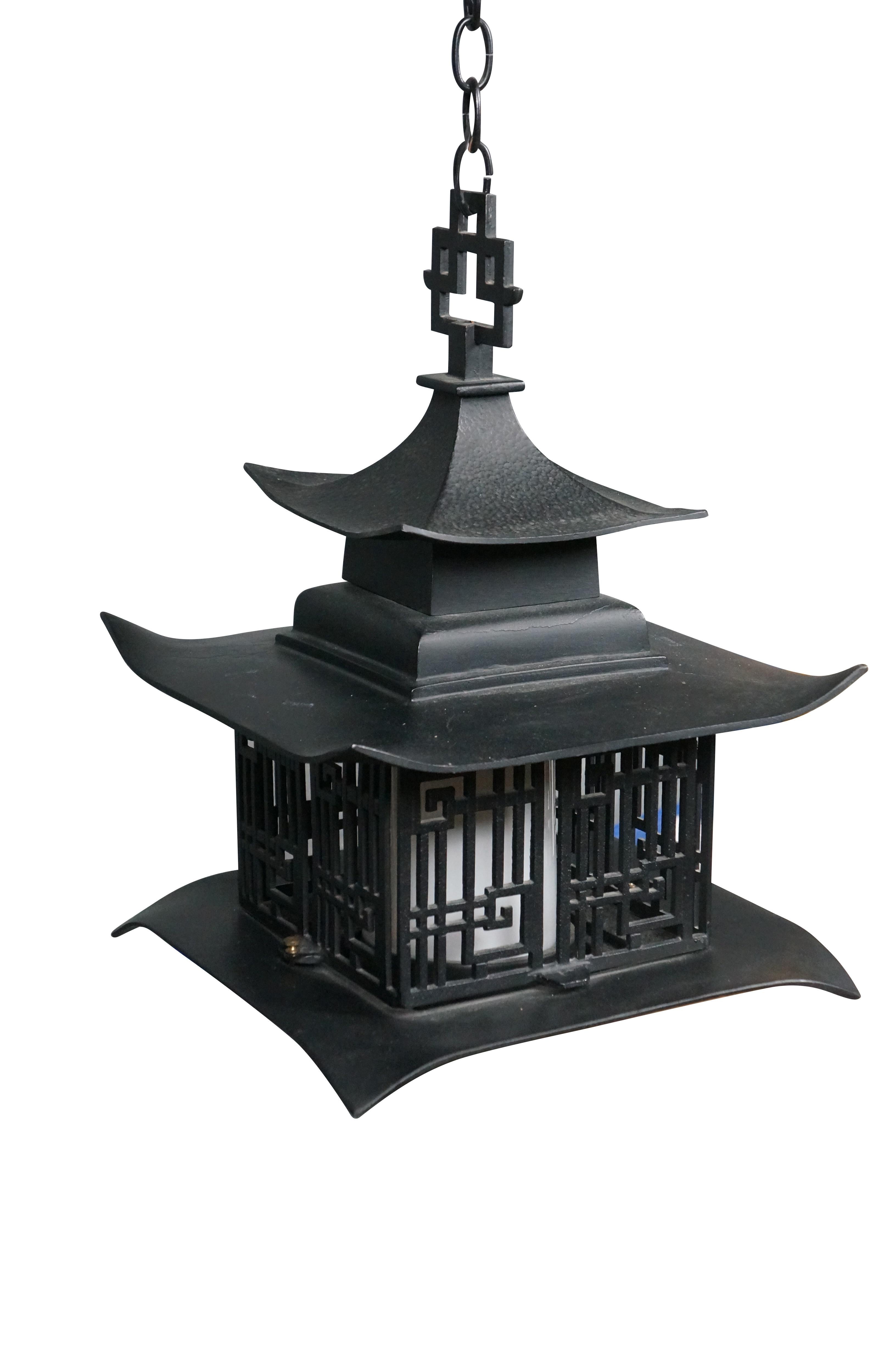 1960s Chinese Pagoda Hanging Lantern Pendant Light Chinoiserie Chandelier In Good Condition For Sale In Dayton, OH