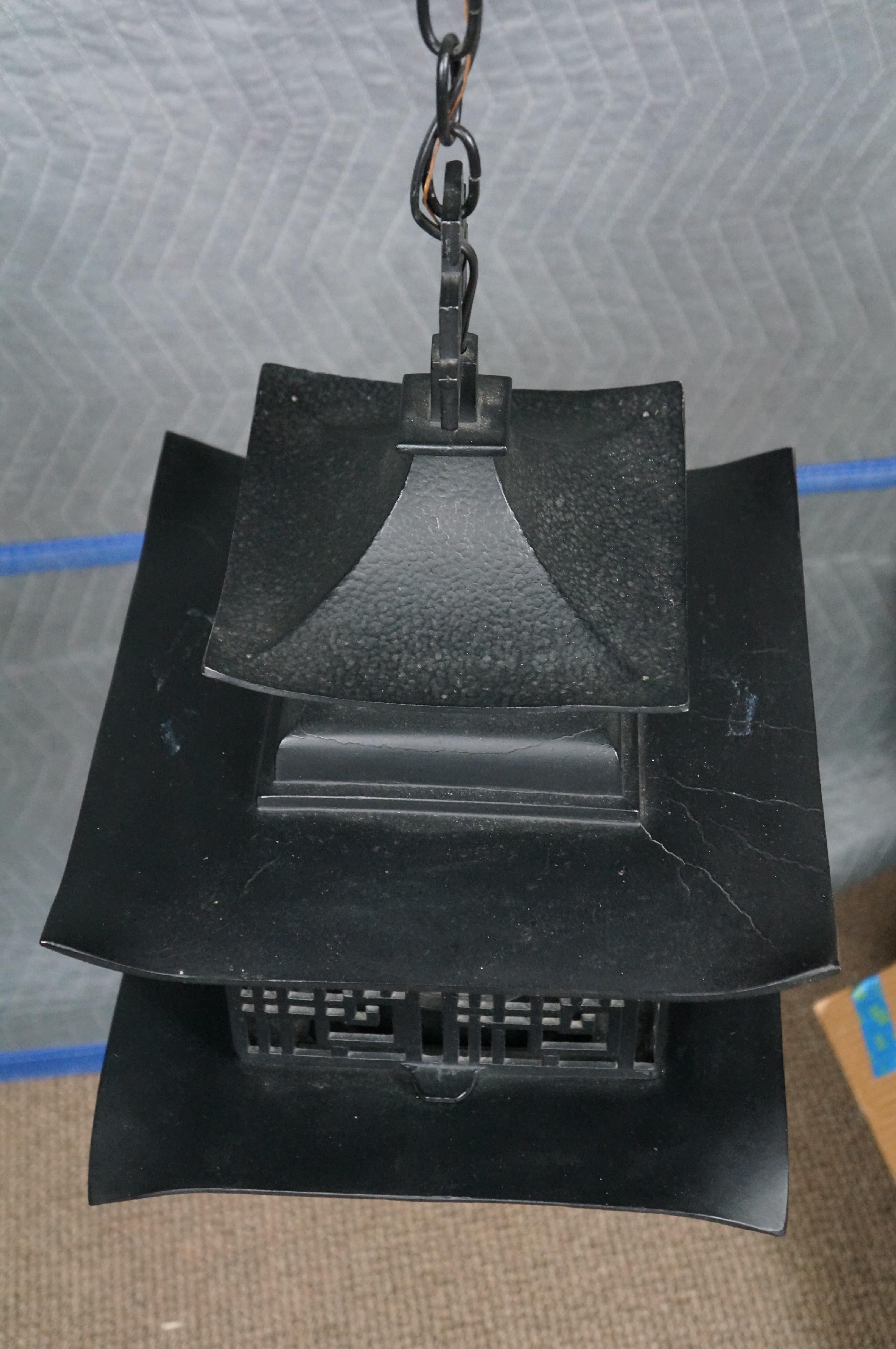 20th Century 1960s Chinese Pagoda Hanging Lantern Pendant Light Chinoiserie Chandelier For Sale