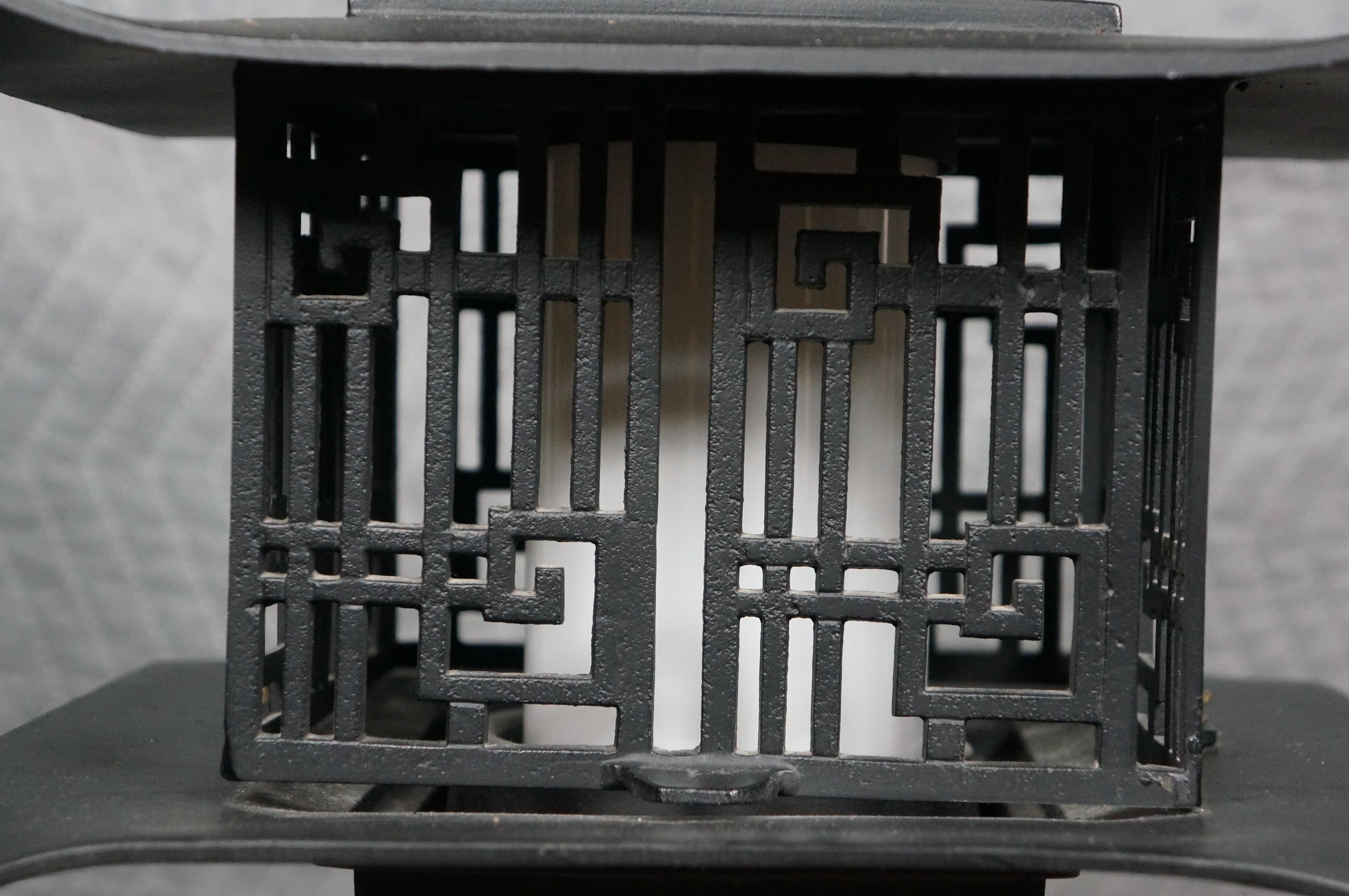 1960s Chinese Pagoda Hanging Lantern Pendant Light Chinoiserie Chandelier For Sale 1