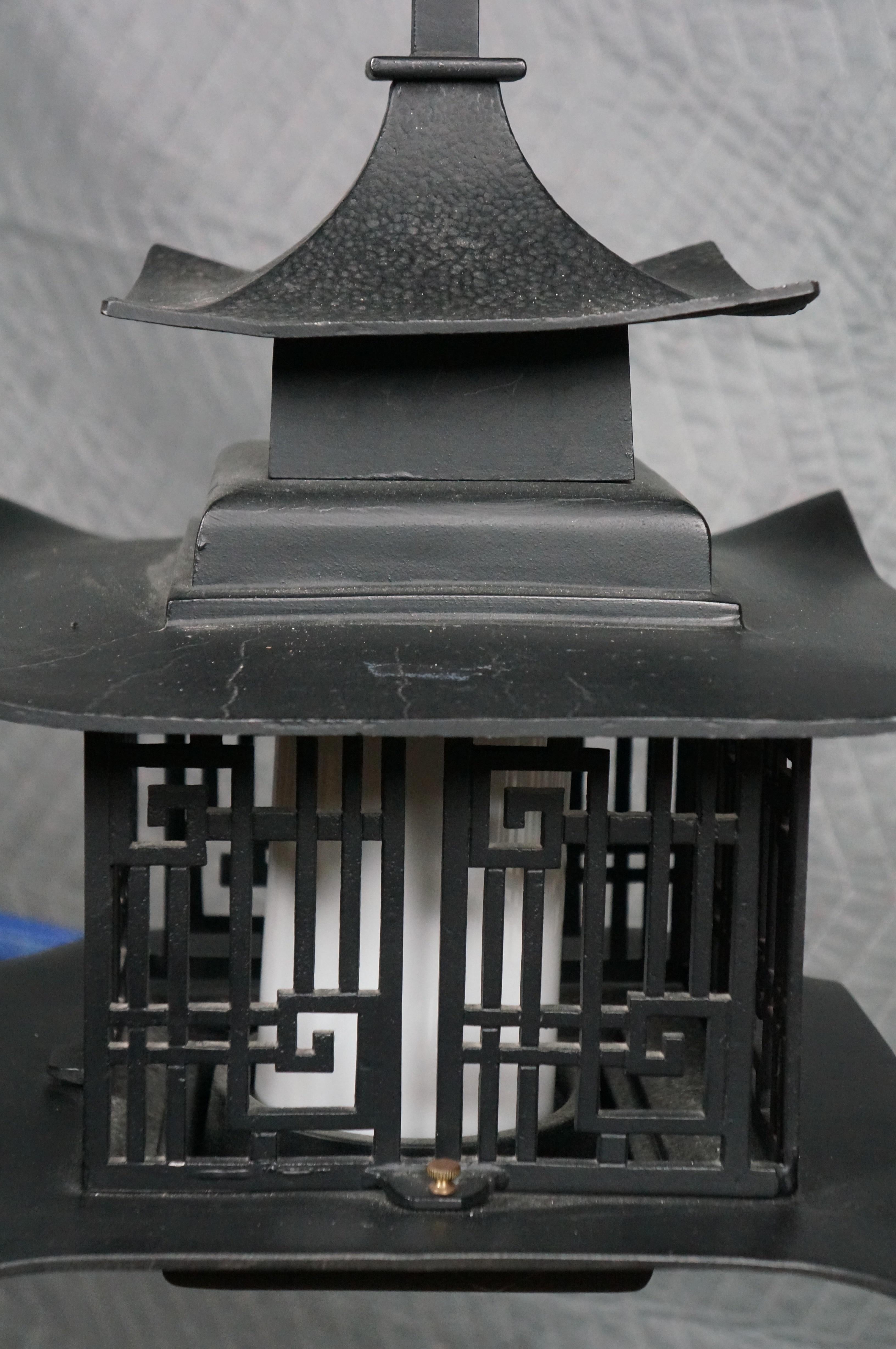 1960s Chinese Pagoda Hanging Lantern Pendant Light Chinoiserie Chandelier For Sale 3