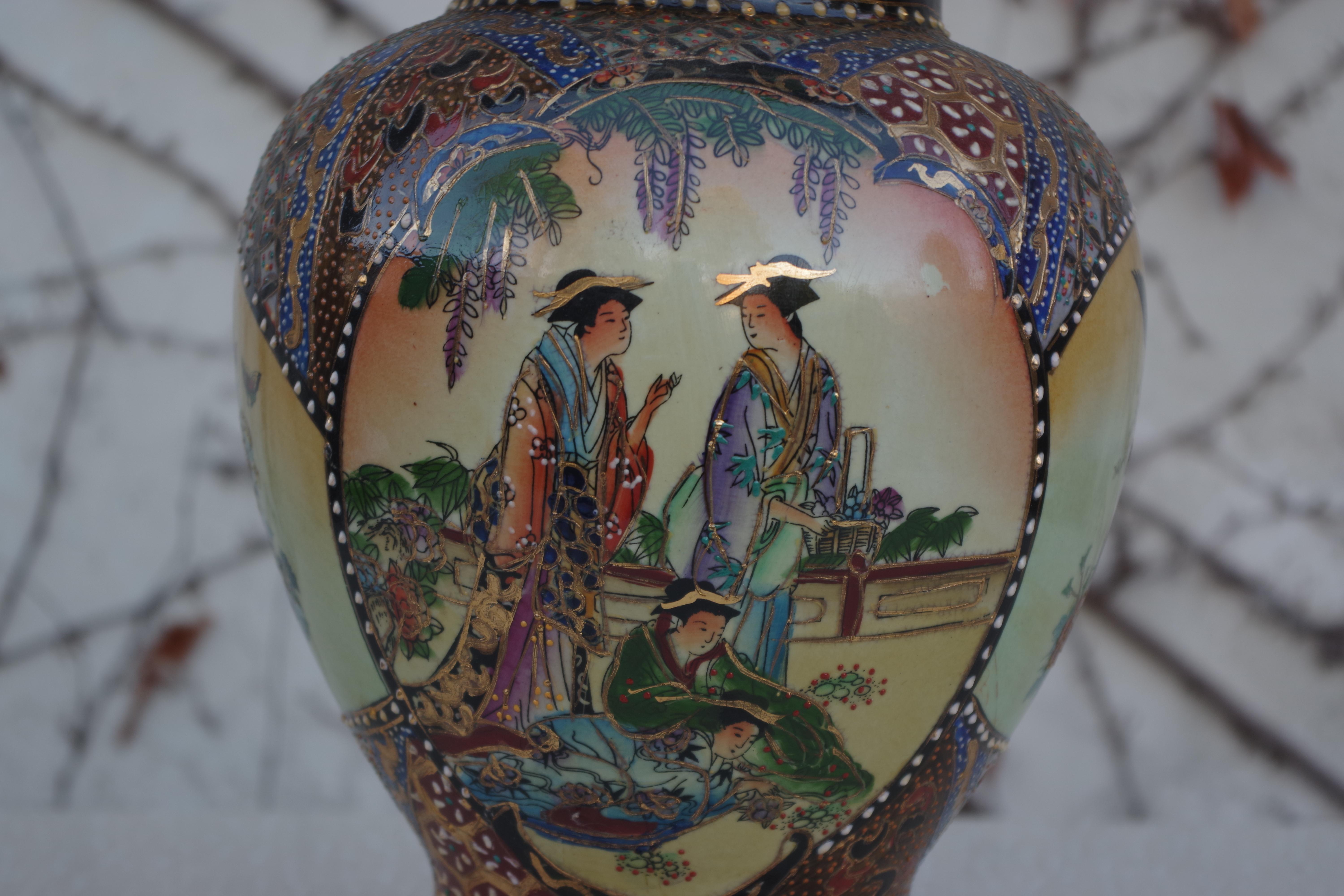 Vaso cinese in ceramica anni 1960 dipinti a mano.
     