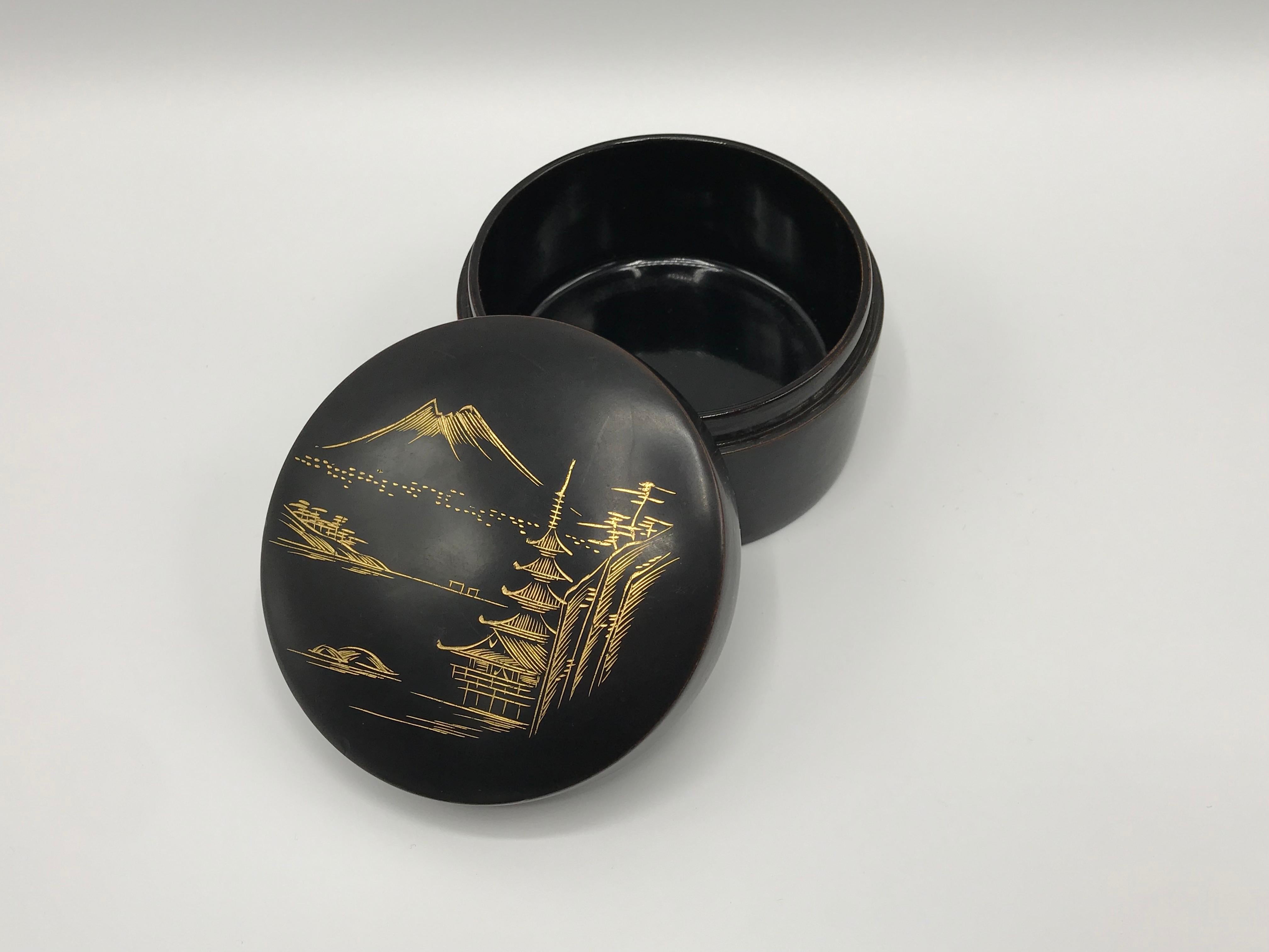 1960s Chinoiserie Black and Gold Lacquered Coasters with Box, Set of 6 2