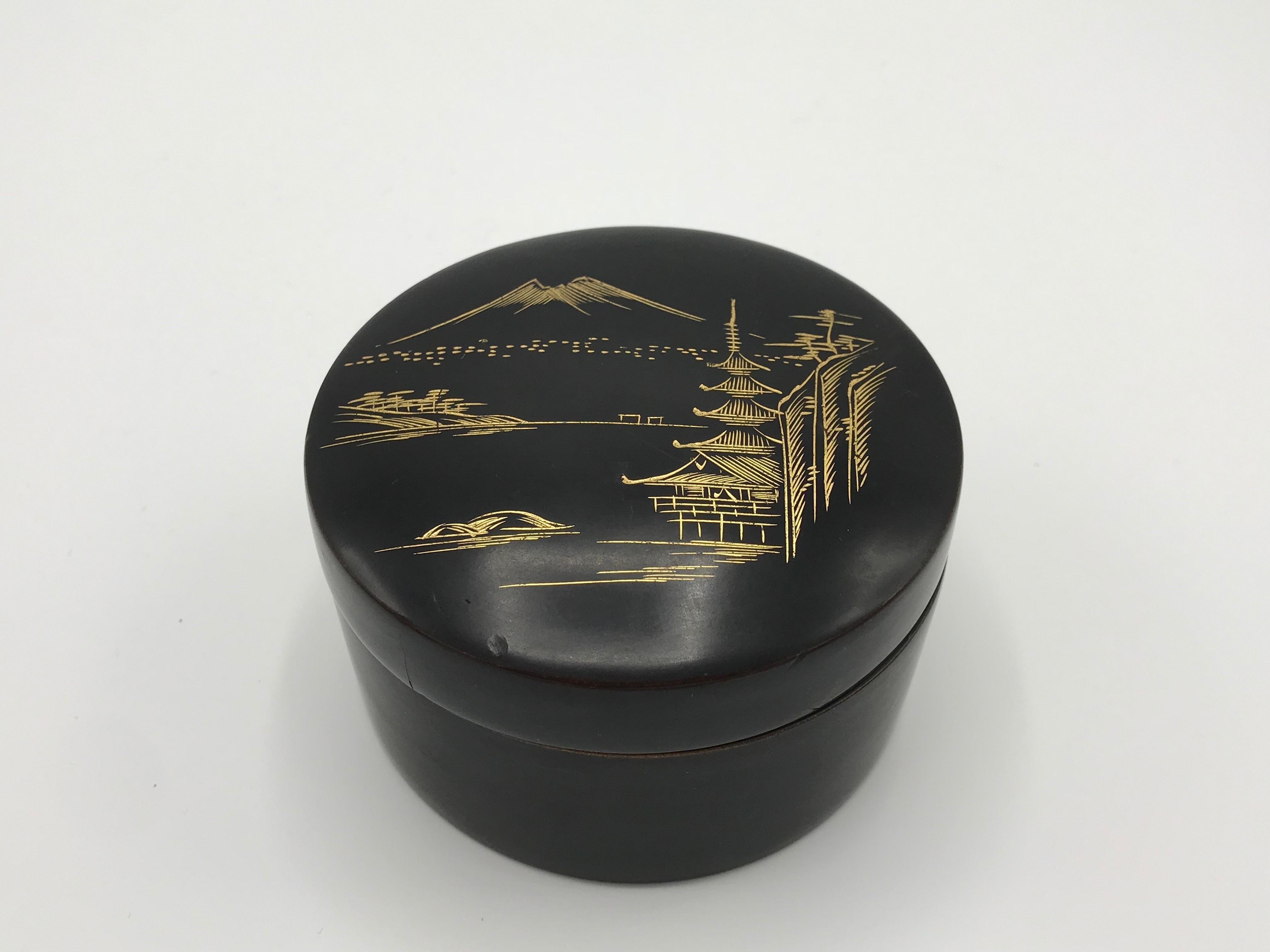 1960s Chinoiserie Black and Gold Lacquered Coasters with Box, Set of 6 3