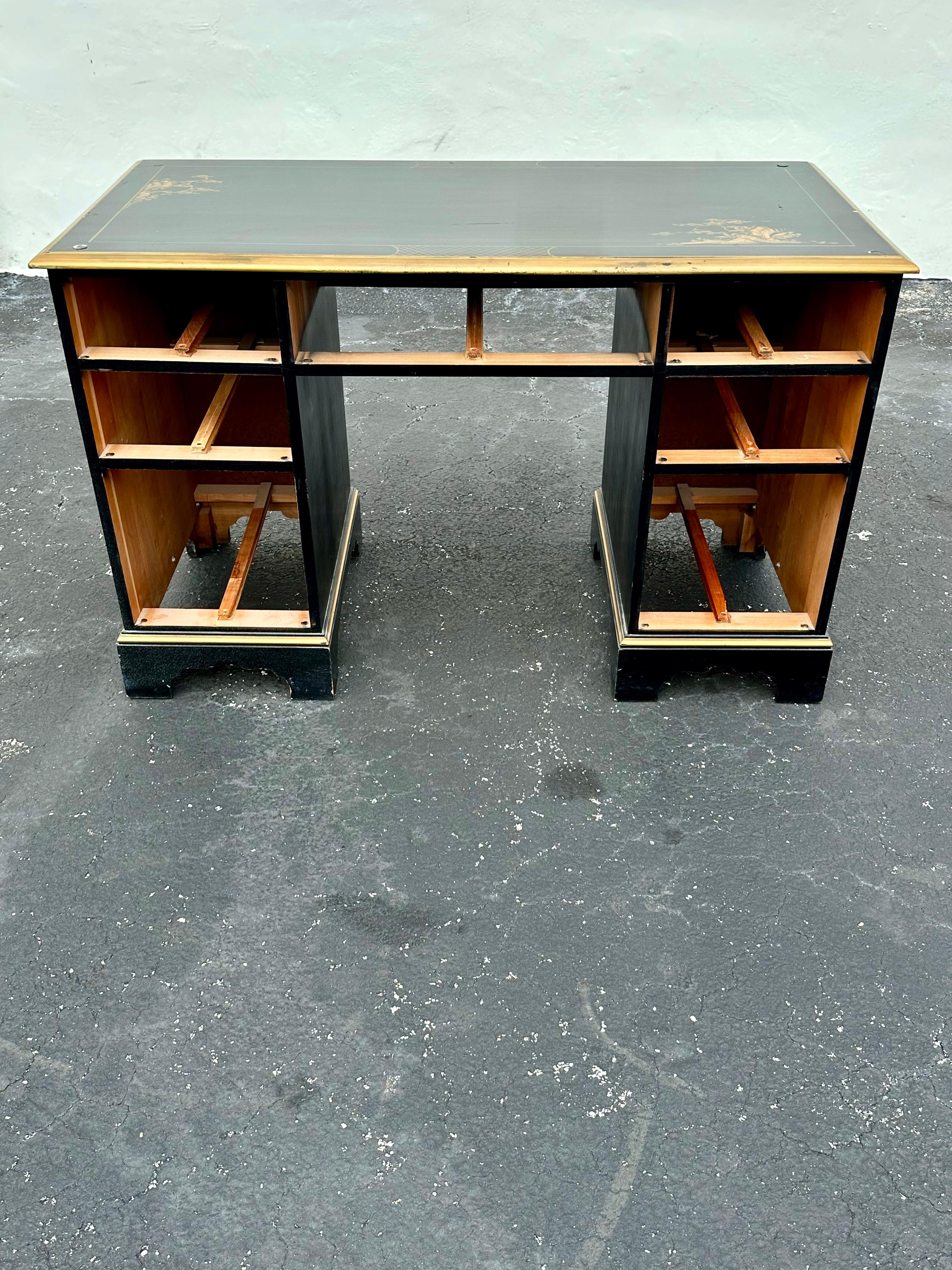 1960s Chinoiserie Hand Painted Black and Gold Wood Desk For Sale 3