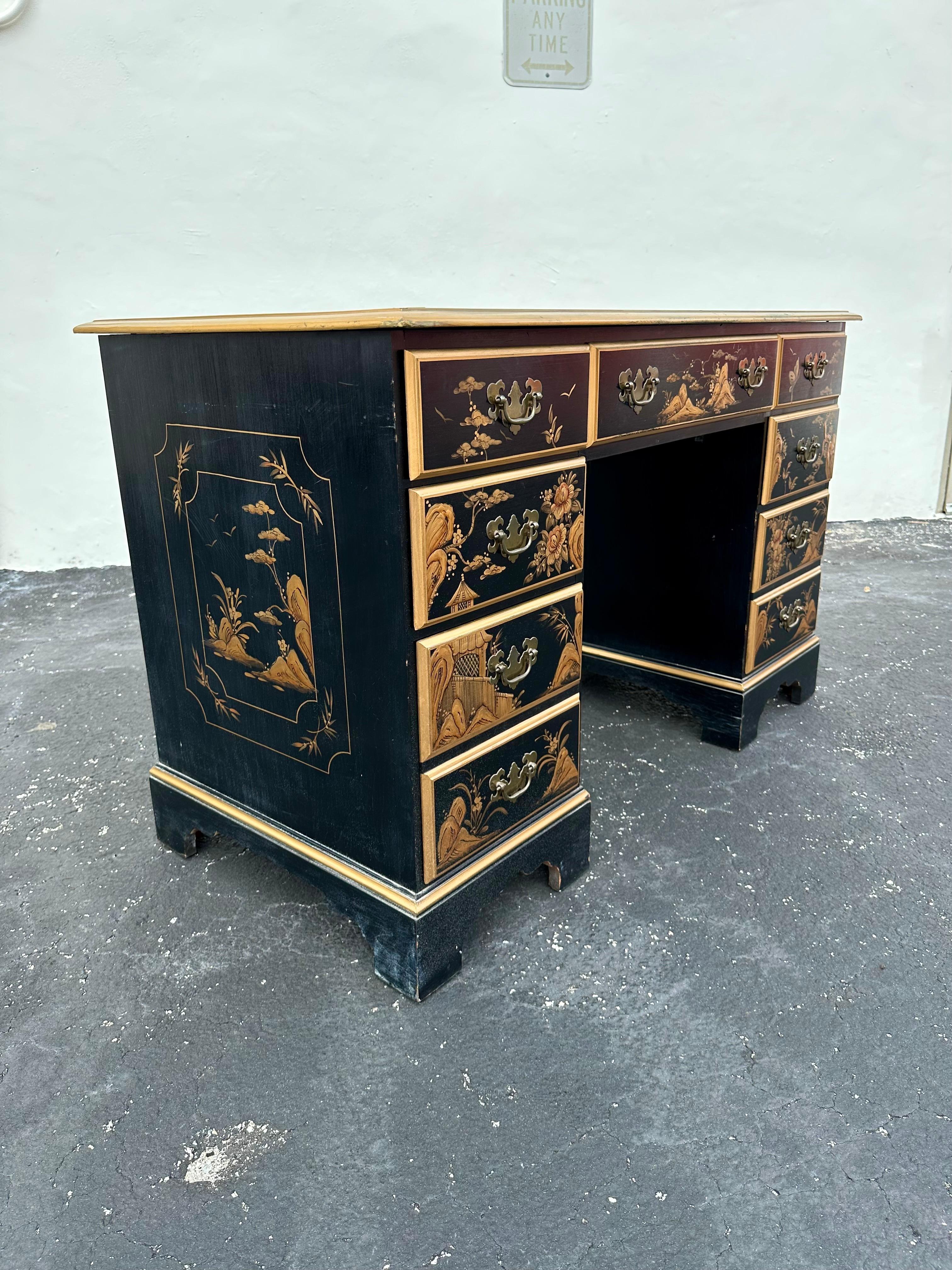 1960s Chinoiserie Hand Painted Black and Gold Wood Desk For Sale 4