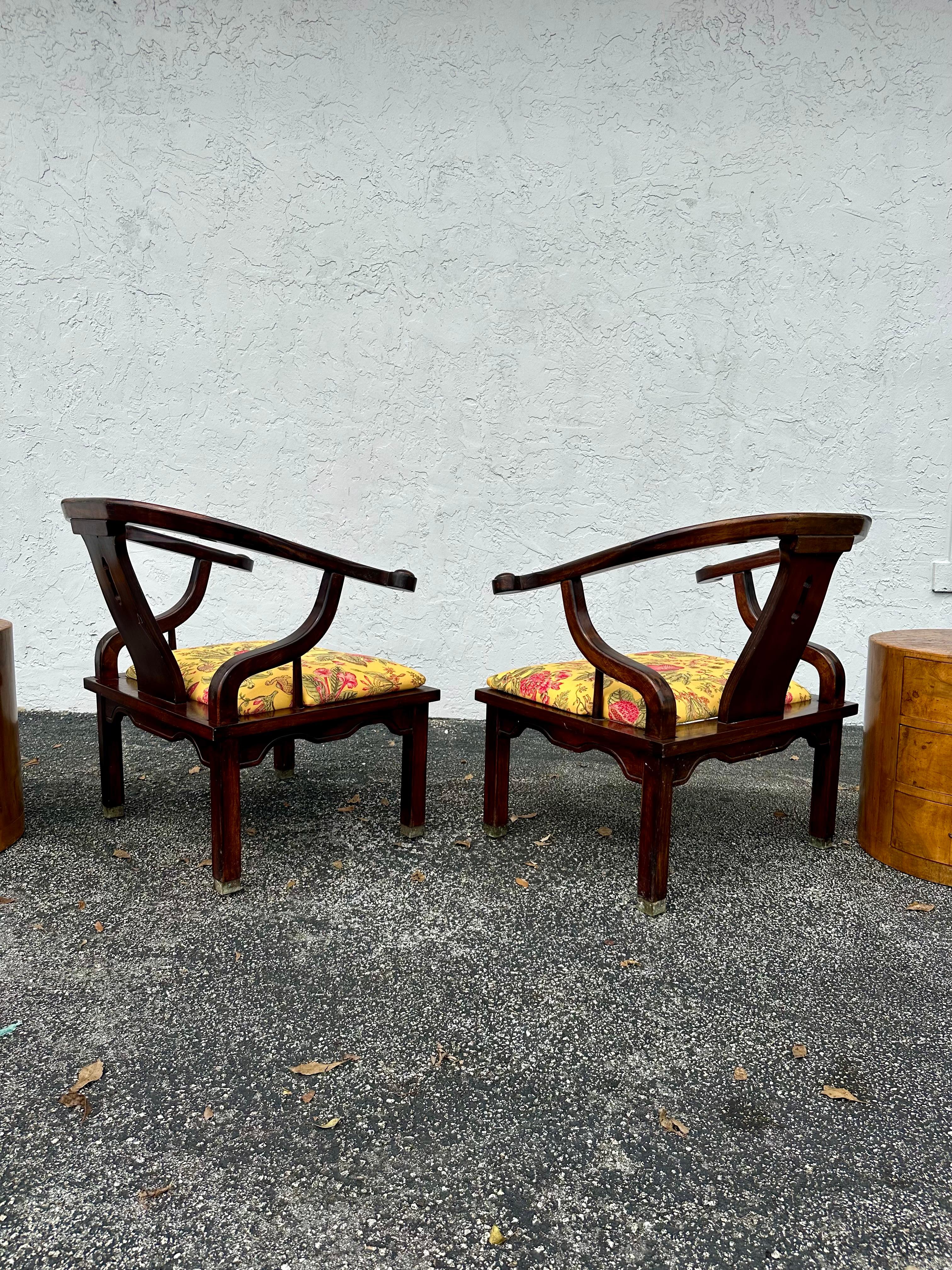 Satz von 2 Chinoiserie James Mont Horeshoe-Stühlen, 1960er Jahre (Moderne der Mitte des Jahrhunderts) im Angebot