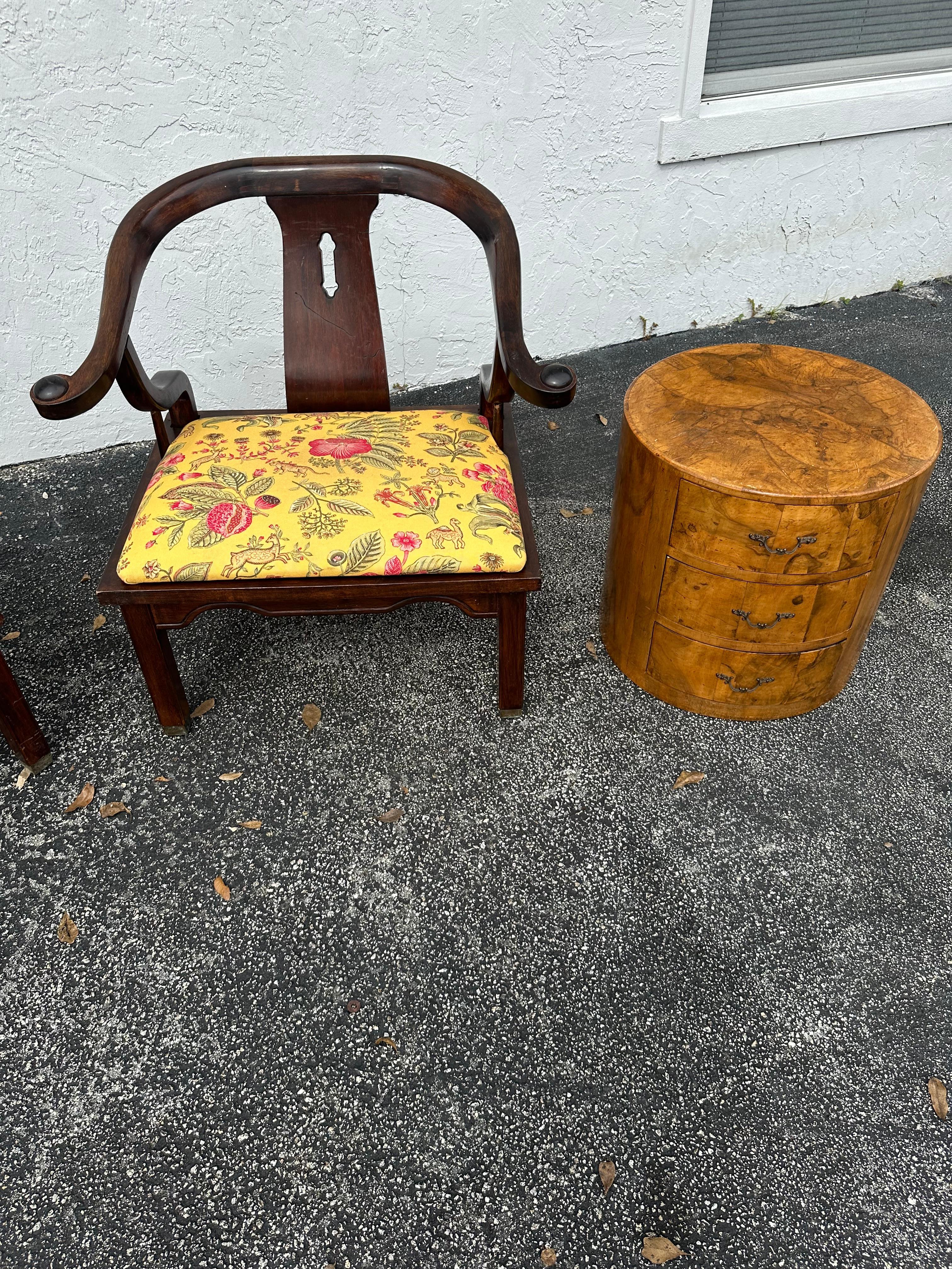 Satz von 2 Chinoiserie James Mont Horeshoe-Stühlen, 1960er Jahre im Angebot 2