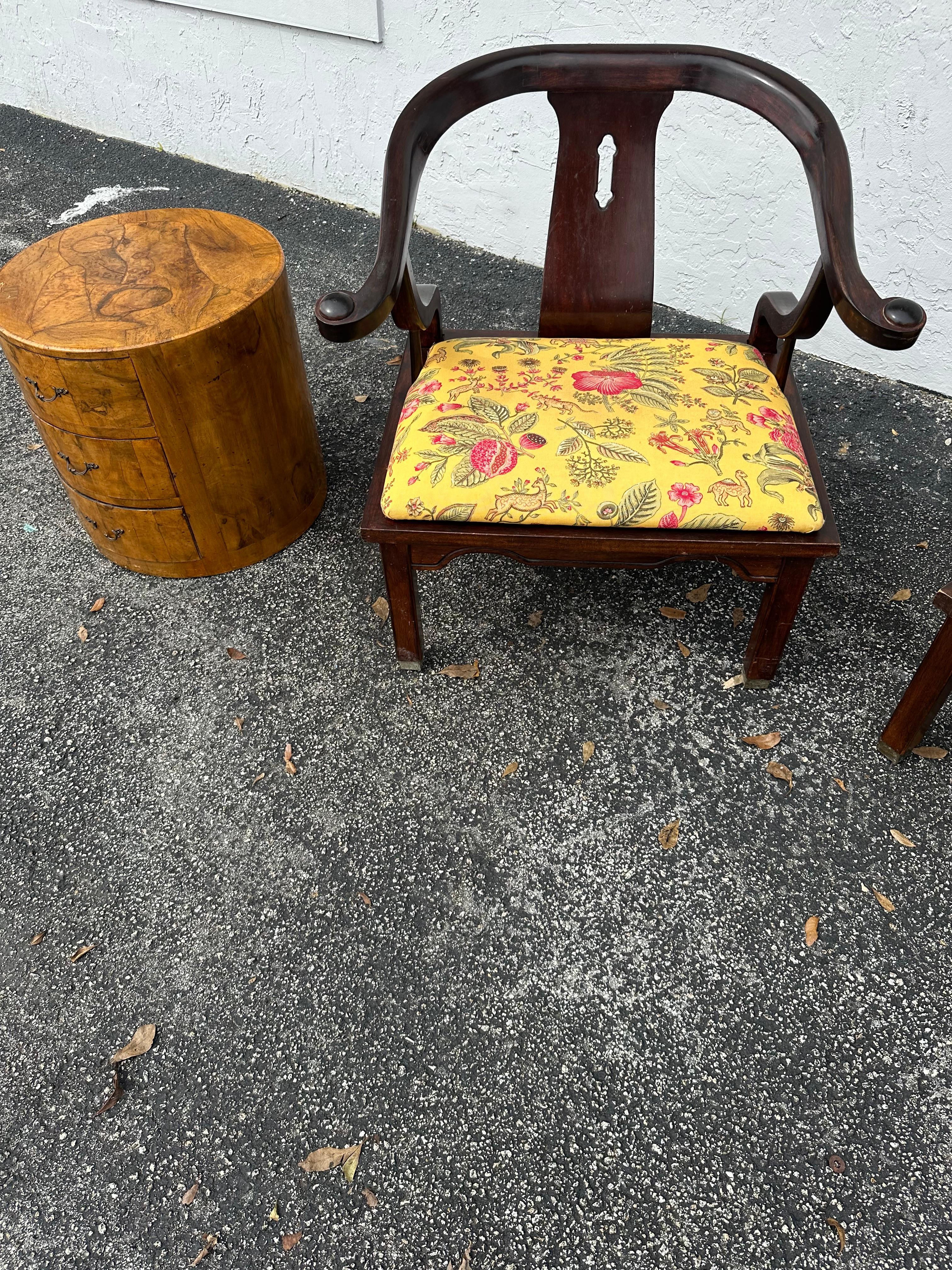 Satz von 2 Chinoiserie James Mont Horeshoe-Stühlen, 1960er Jahre im Angebot 3