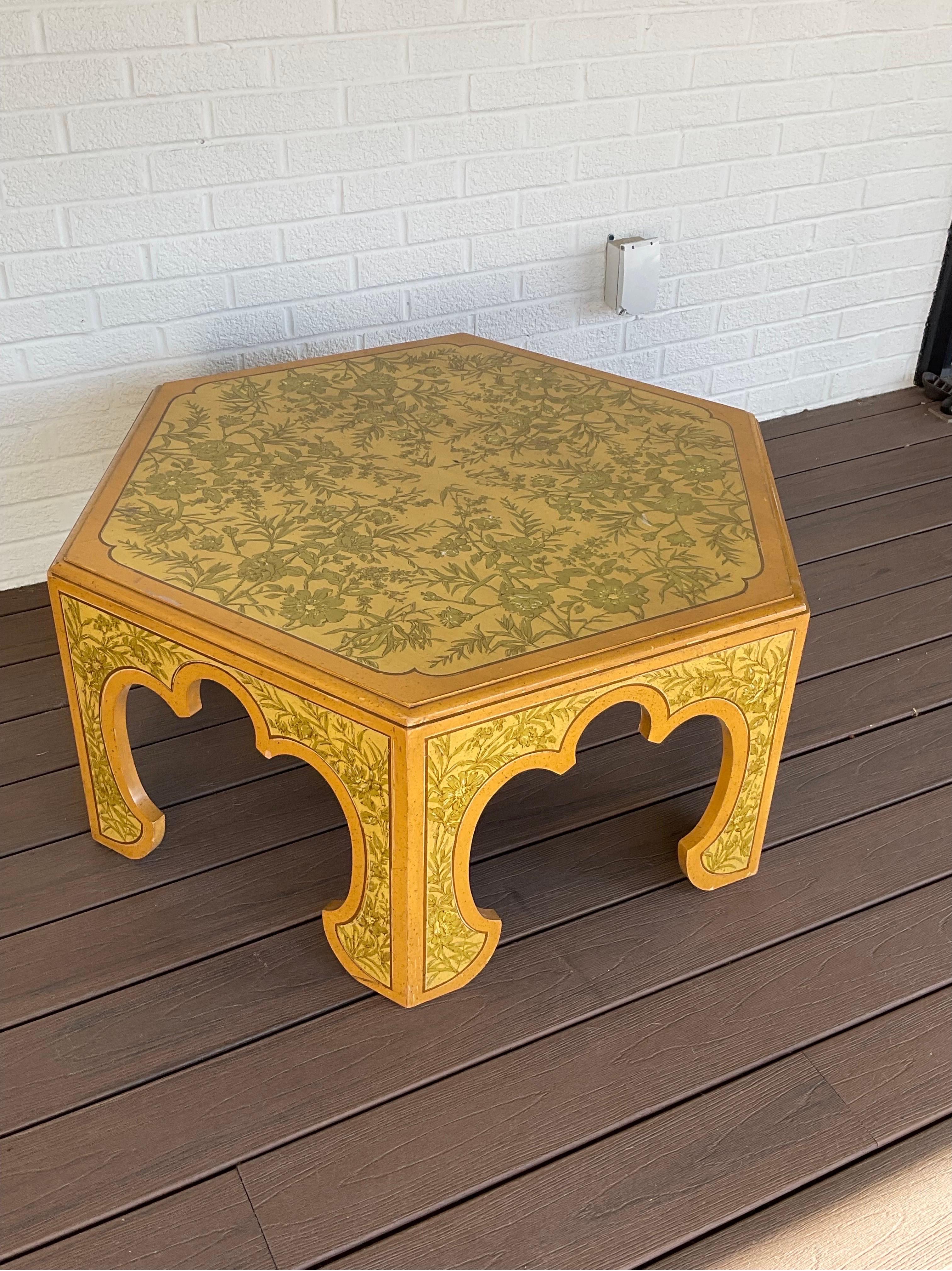 1960s Chinoiserie Midcentury Hand Painted Cocktail Table In Good Condition For Sale In Hartville, OH