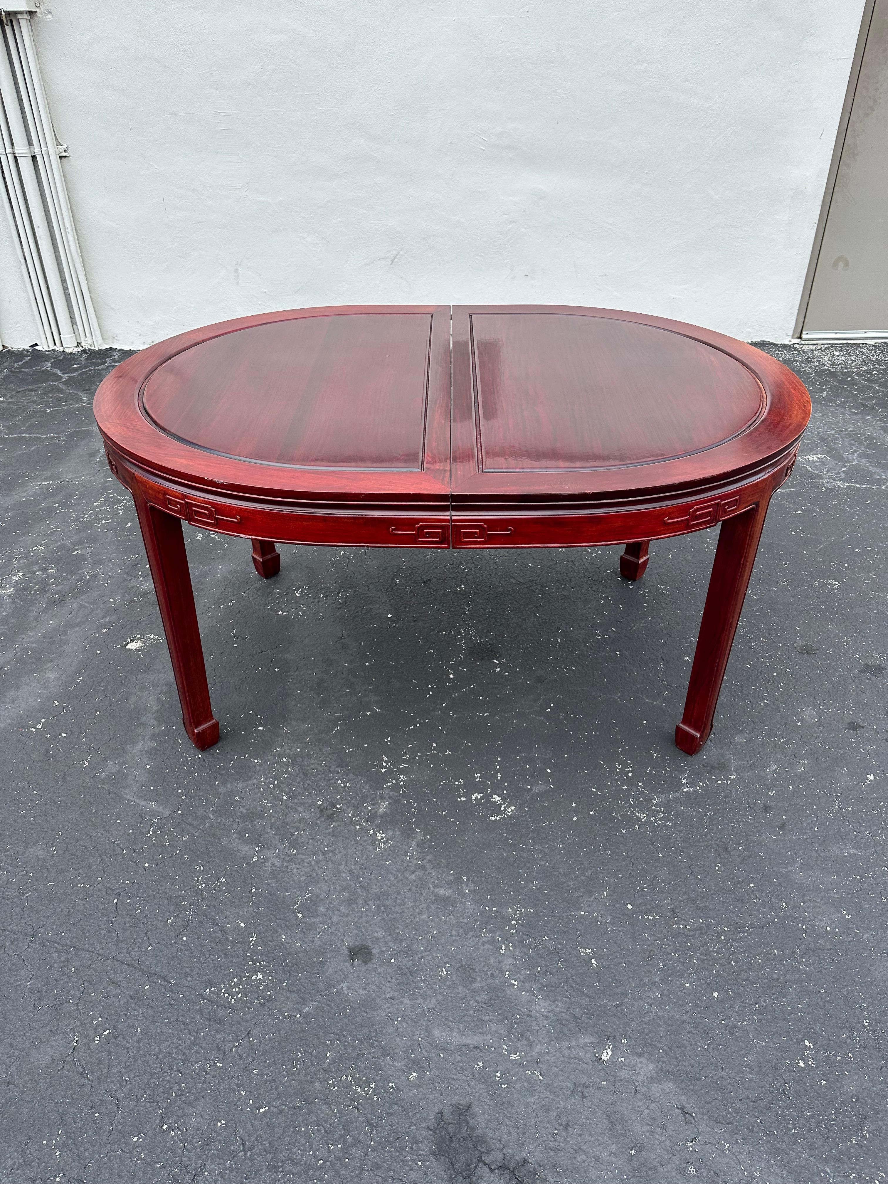 1960 Chinoiserie Table de salle à manger ovale à rallonge, style Ming 5 chaises, ensemble de 6 en vente 7