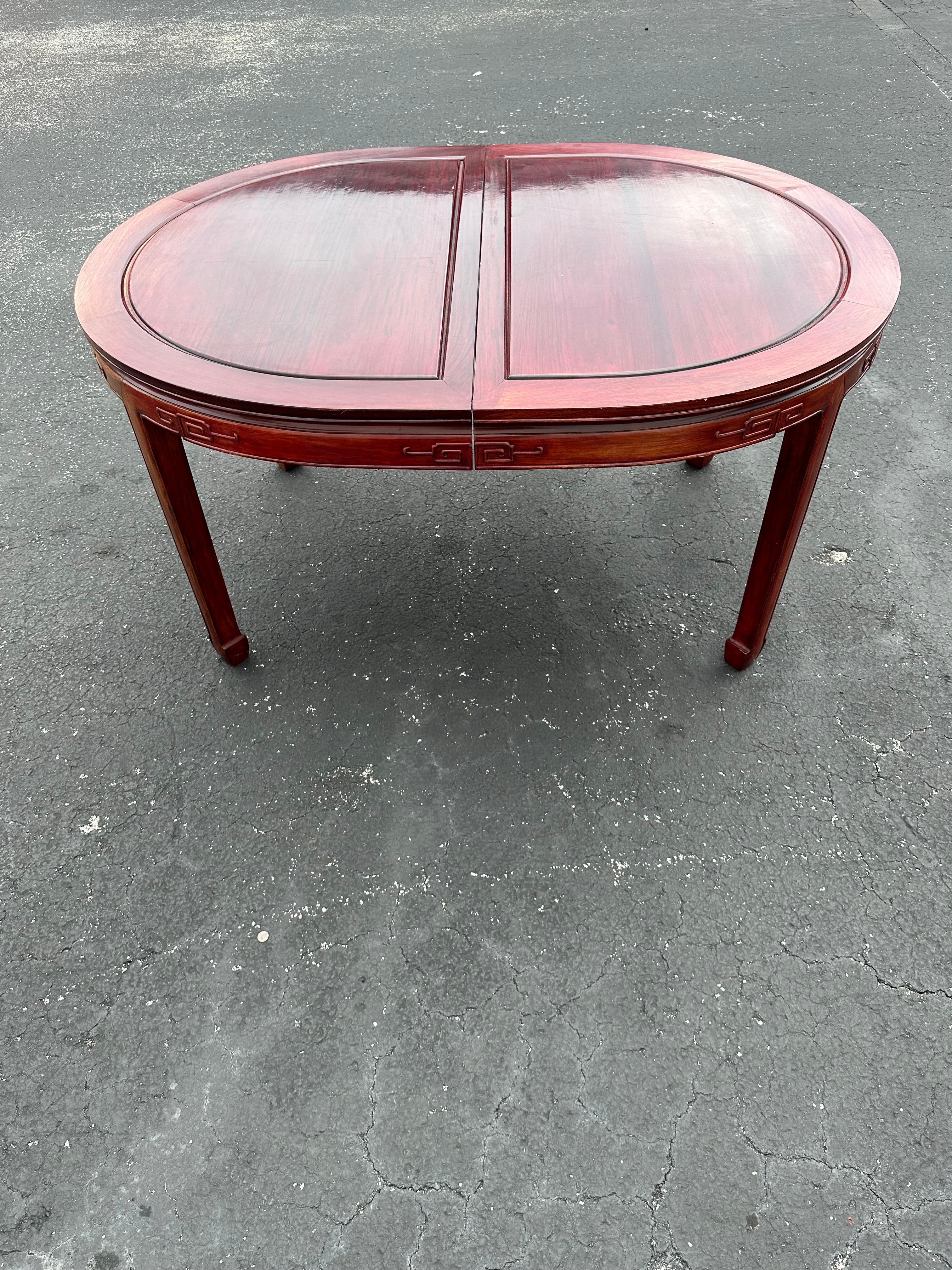 1960 Chinoiserie Table de salle à manger ovale à rallonge, style Ming 5 chaises, ensemble de 6 en vente 9