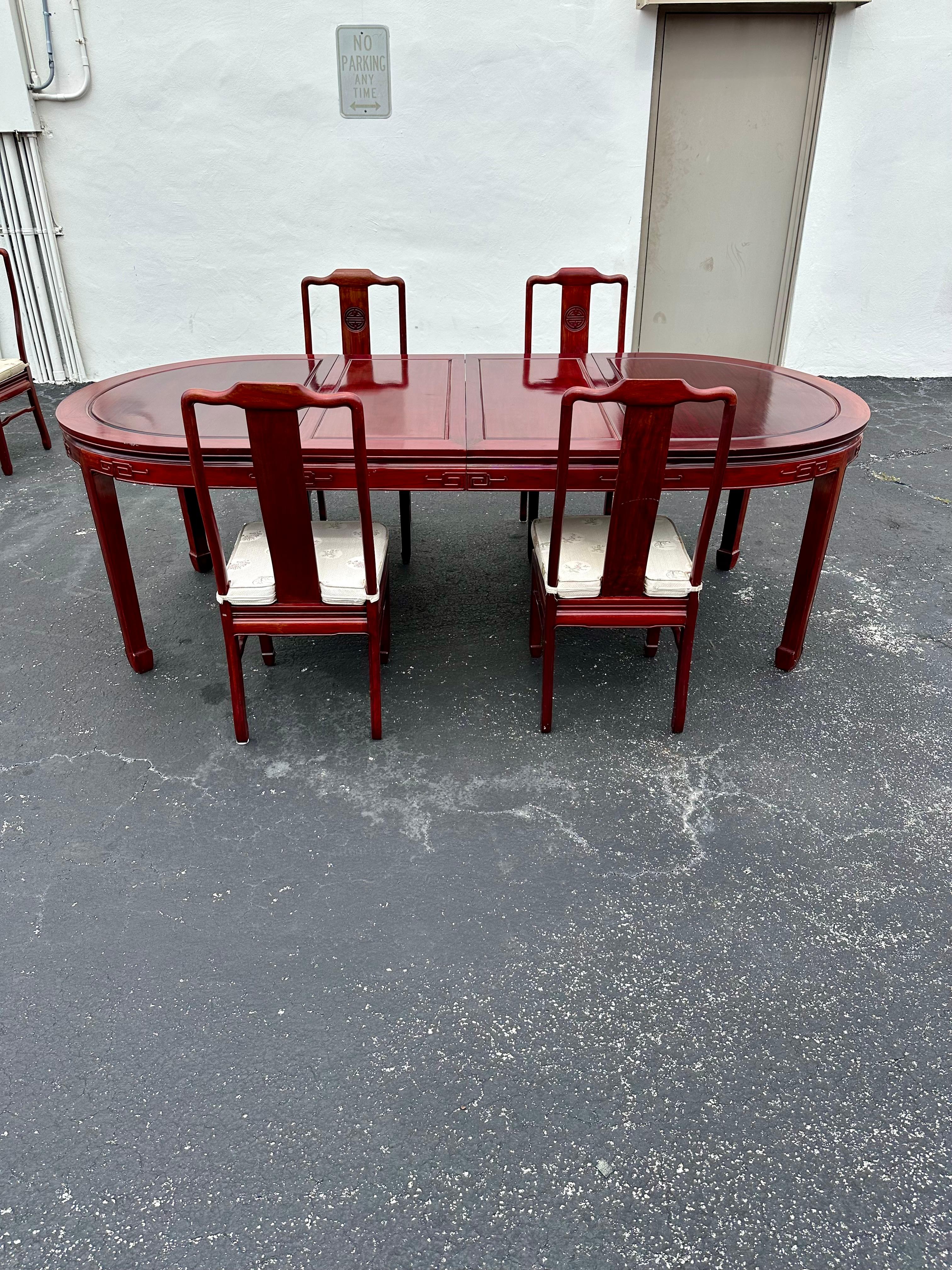 Asiatique 1960 Chinoiserie Table de salle à manger ovale à rallonge, style Ming 5 chaises, ensemble de 6 en vente