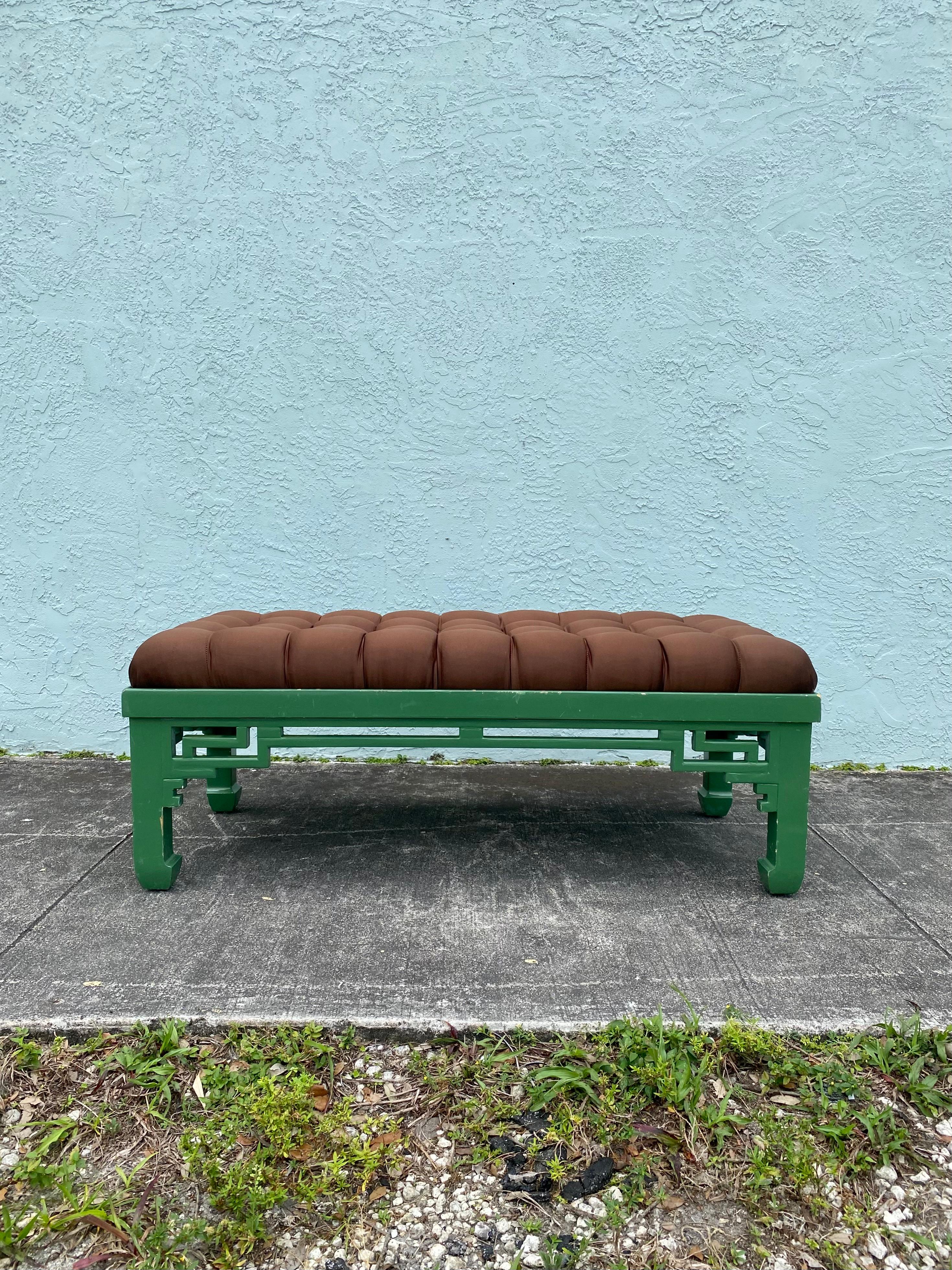 1960 Chinoiserie Wood Wood Tufted Bench Coffee Table en vente 3