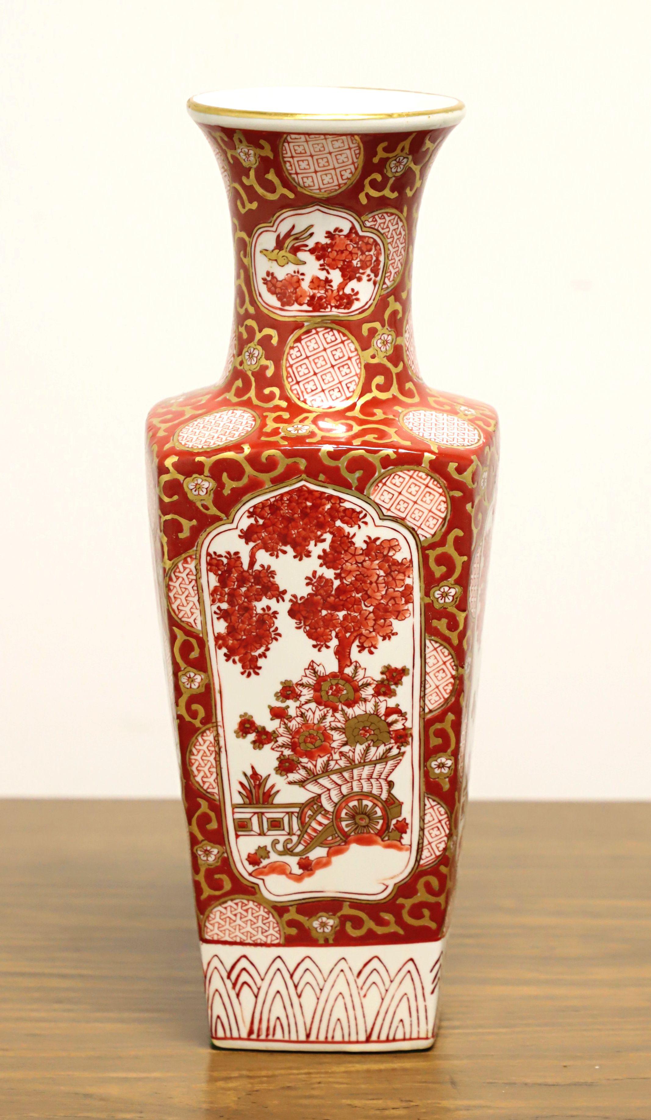 1960's Chinoiserie Porcelain Square Vase For Sale 4