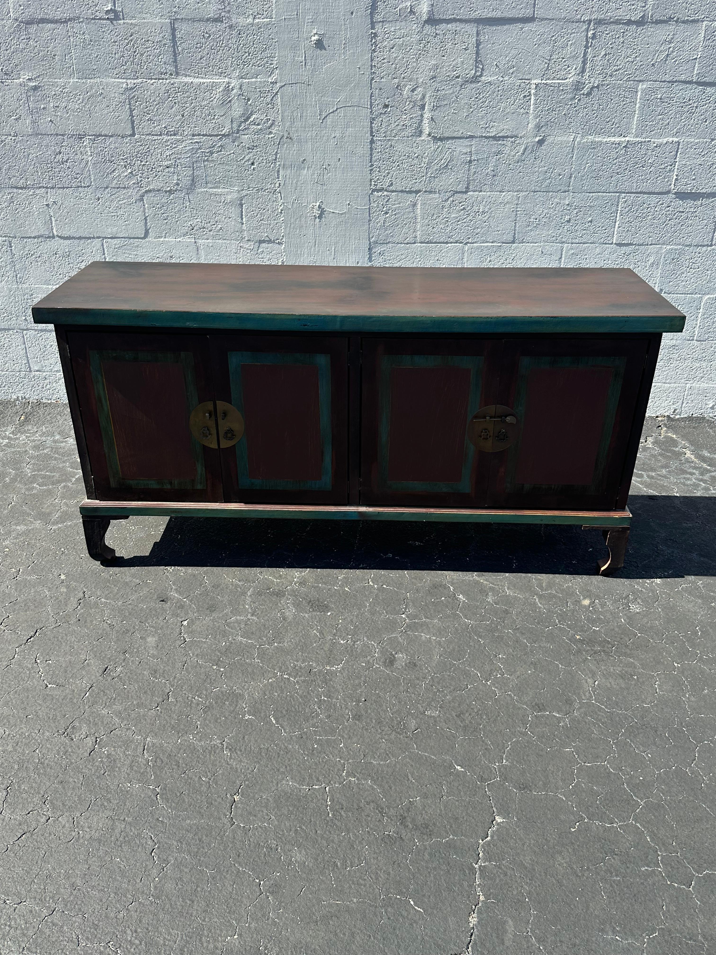 Mid-Century moderno Credenza in legno dipinto in stile Chinoiserie degli anni '60 in vendita
