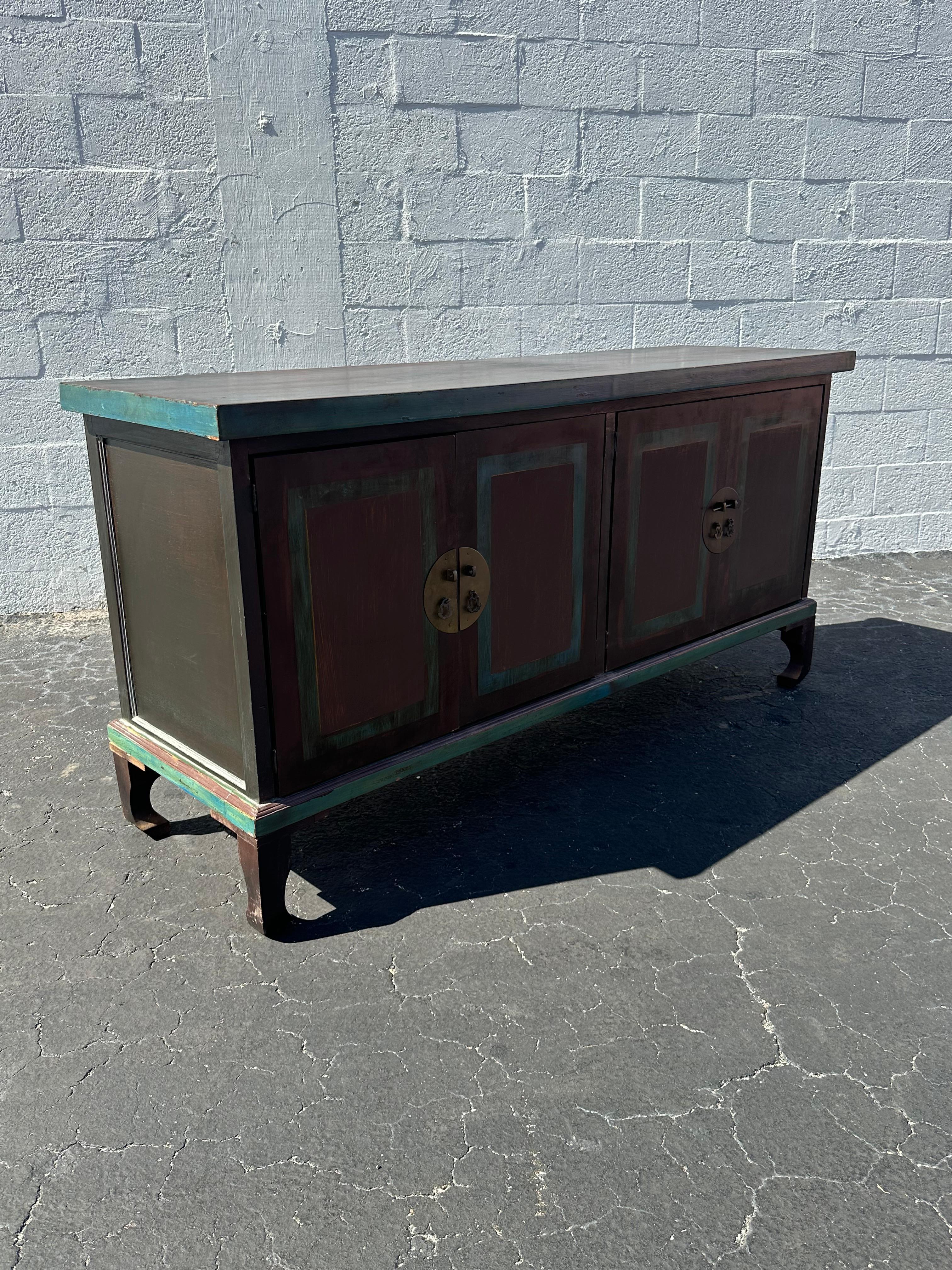 Americano Credenza in legno dipinto in stile Chinoiserie degli anni '60 in vendita