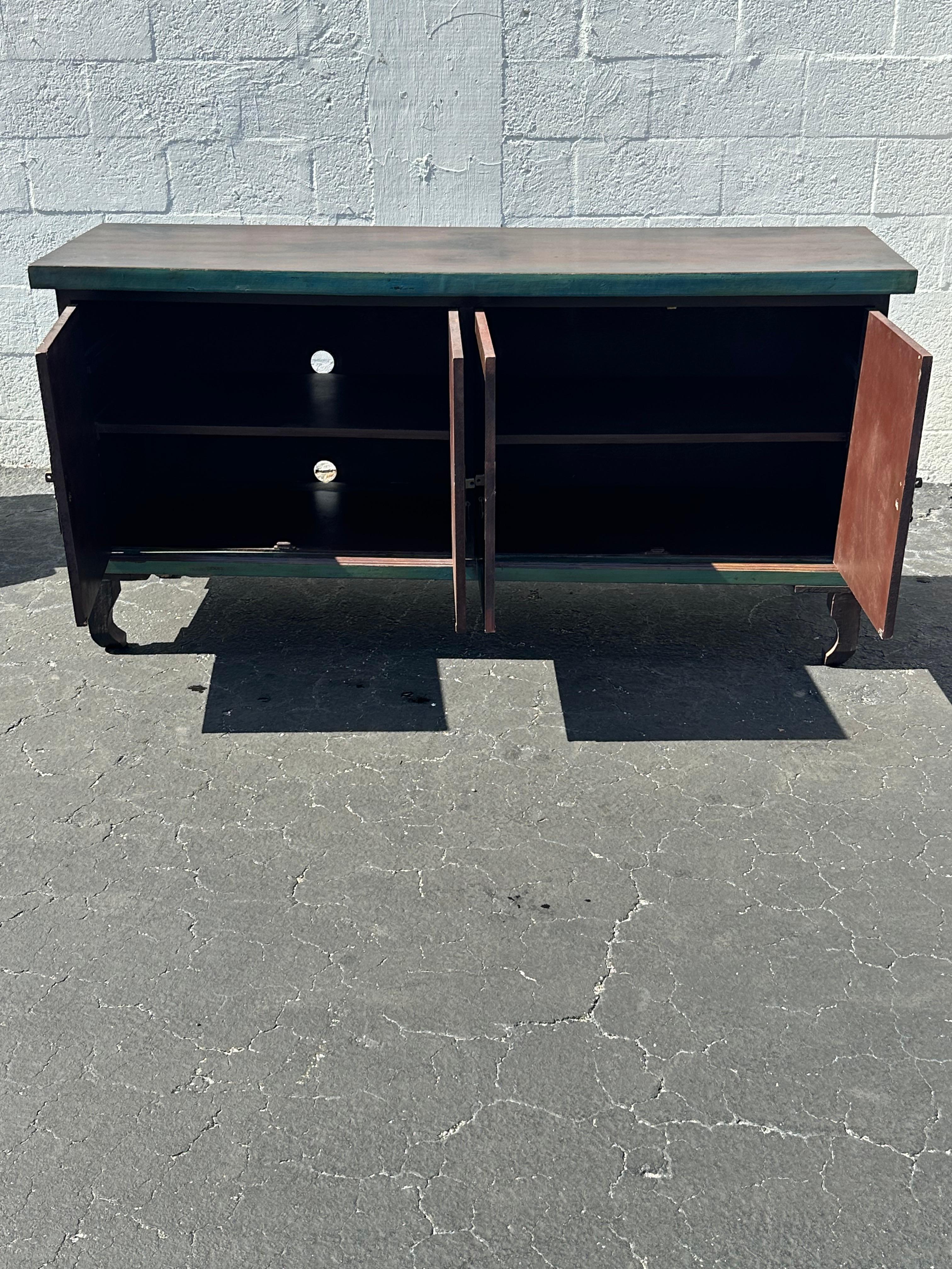 Credenza in legno dipinto in stile Chinoiserie degli anni '60 in vendita 3