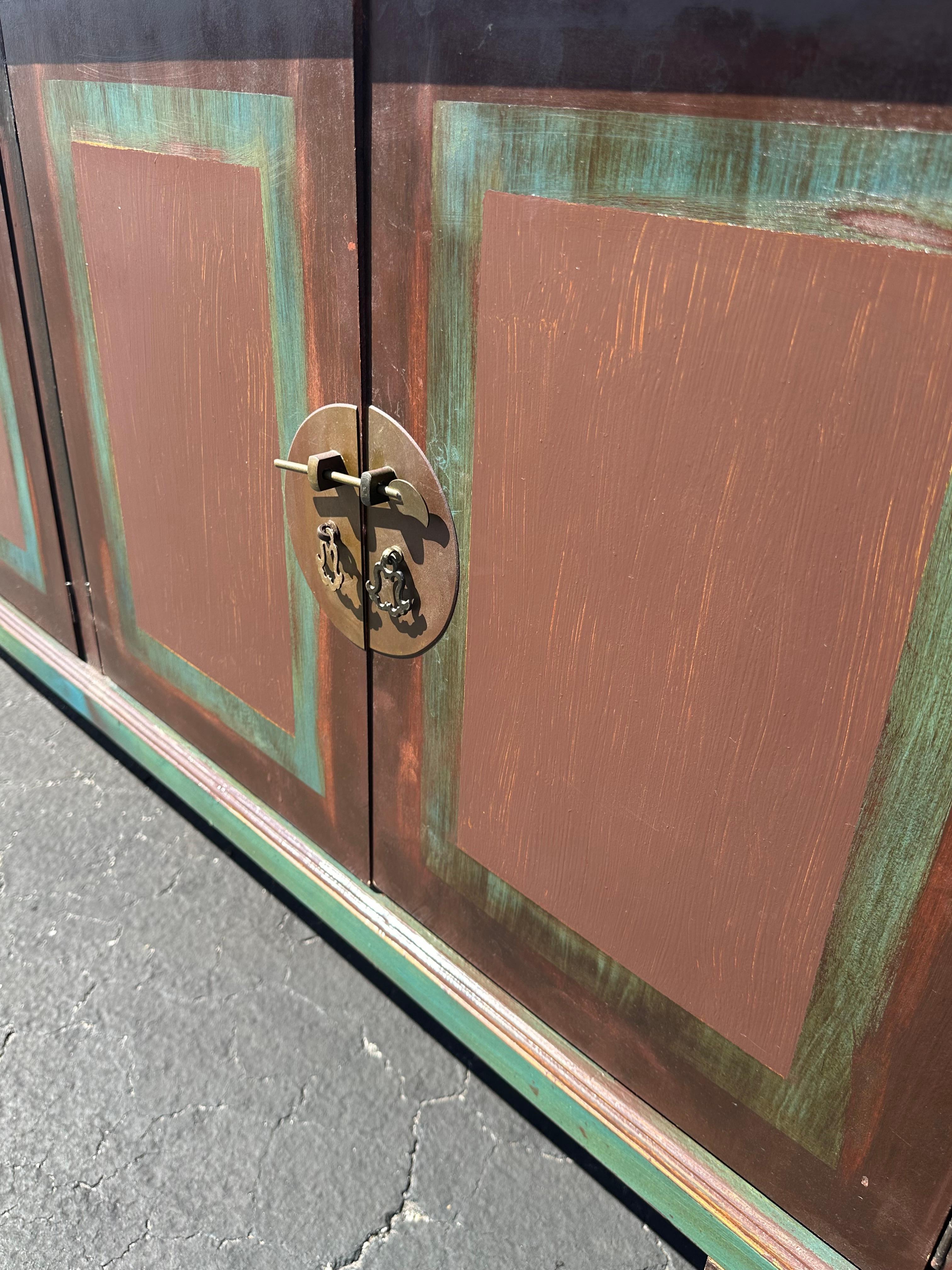 Credenza in legno dipinto in stile Chinoiserie degli anni '60 in vendita 4