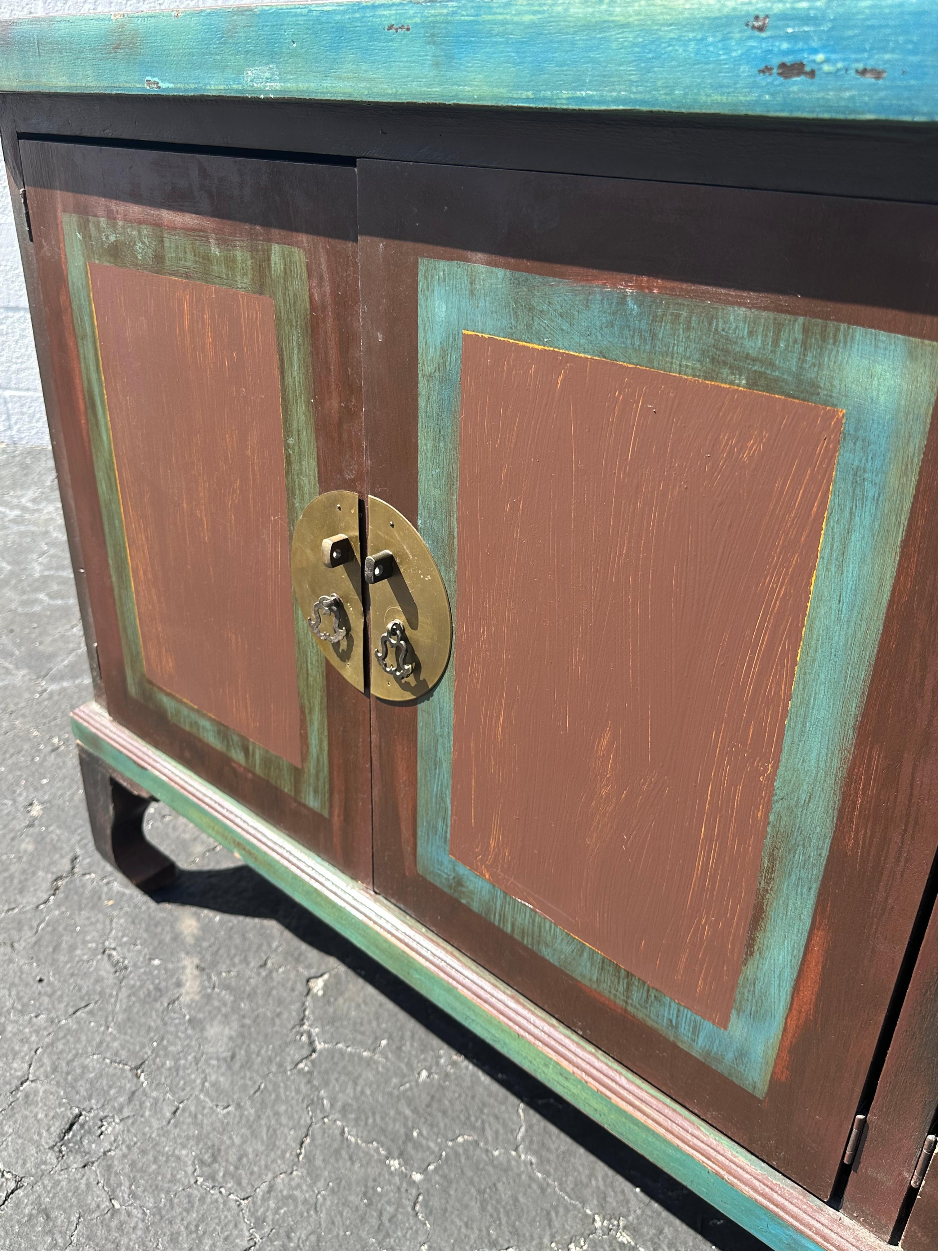 Credenza in legno dipinto in stile Chinoiserie degli anni '60 in vendita 5