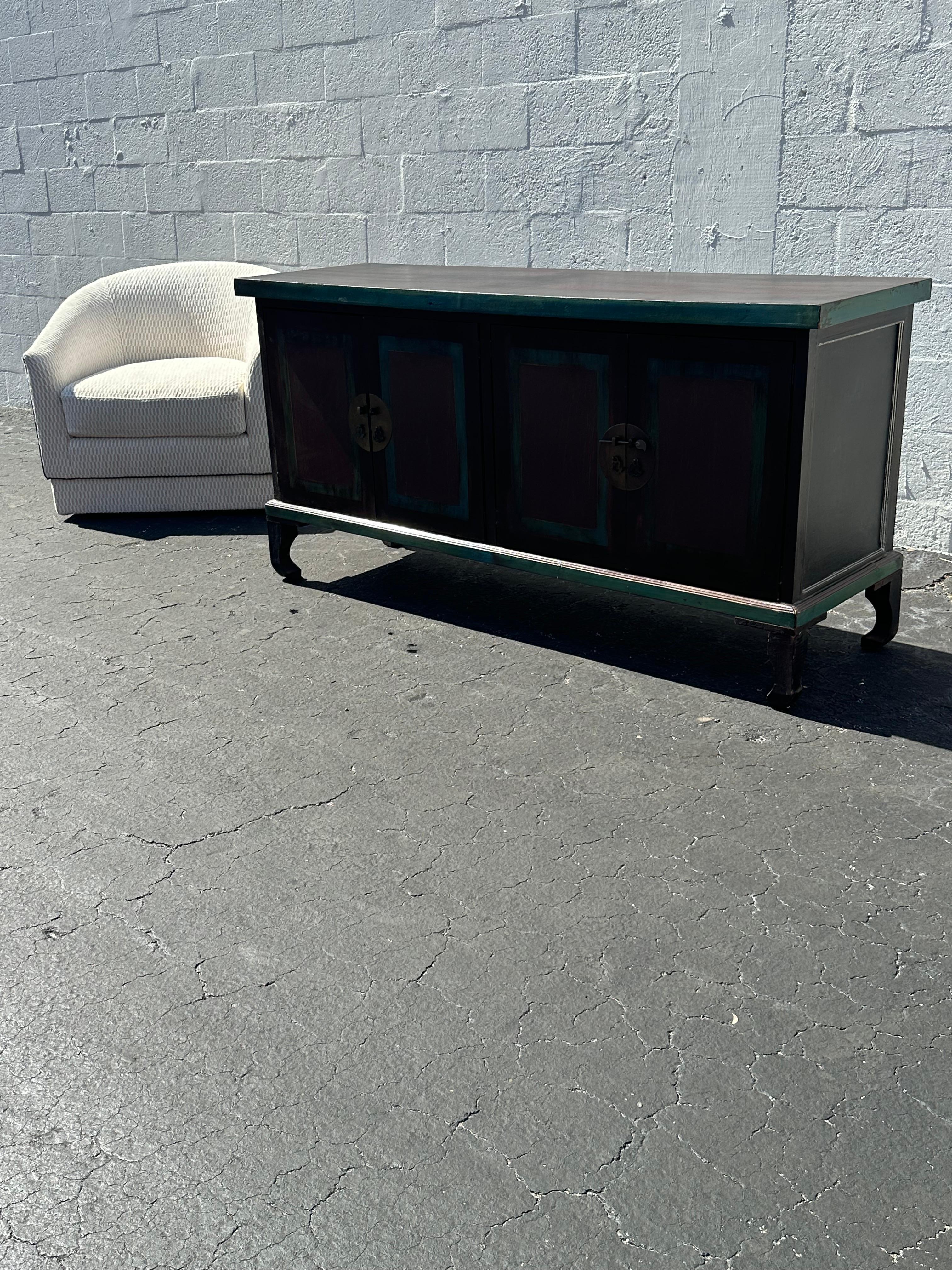 Credenza in legno dipinto in stile Chinoiserie degli anni '60 in vendita 2