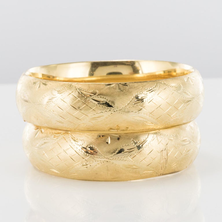 1960s Chiseled Yellow Gold Pair of Bangles Bracelets at 1stDibs