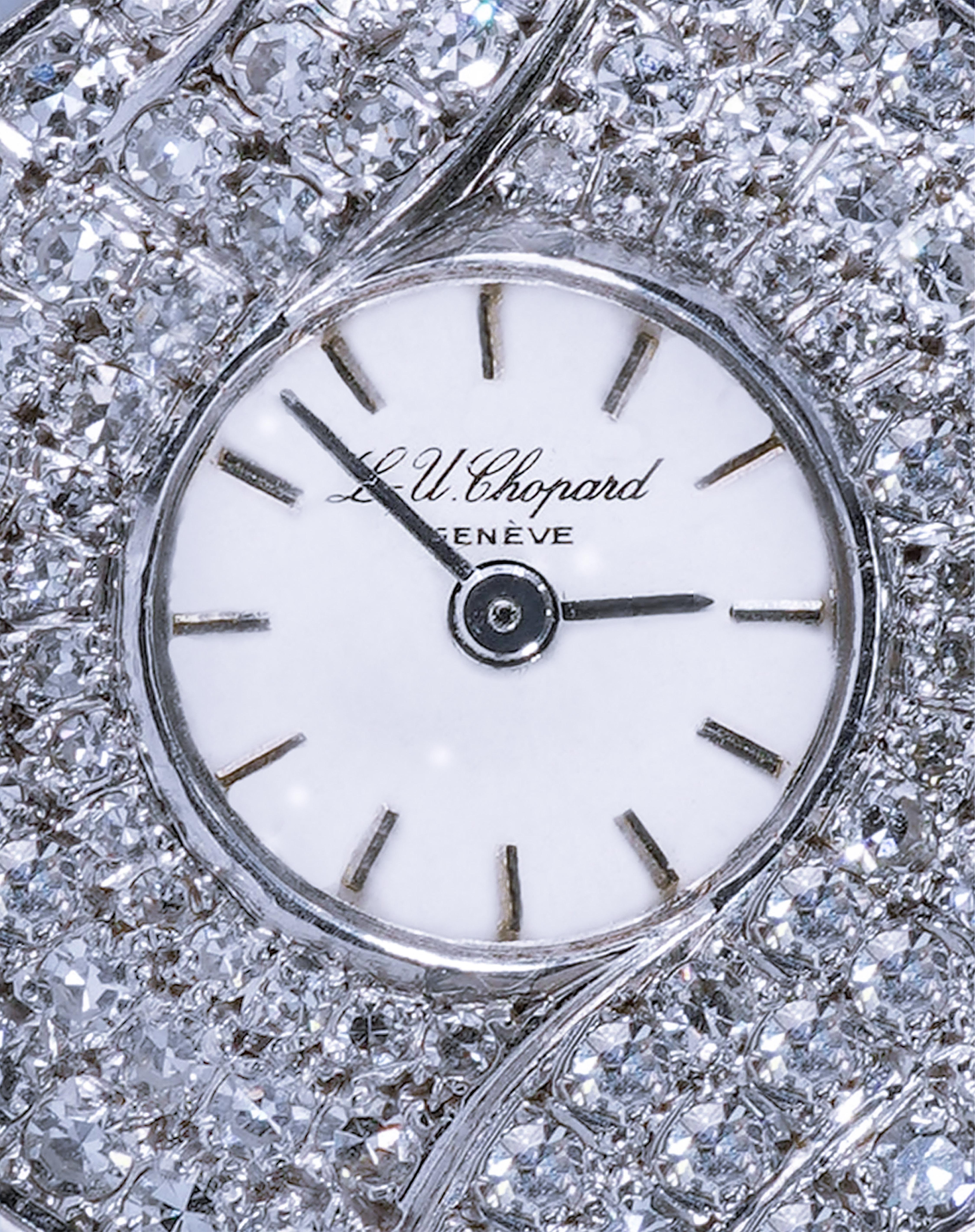 Chopard, montre-bracelet à motif «TWIST » à trois rangées de diamants en or blanc 18 carats, années 1960 en vente 2
