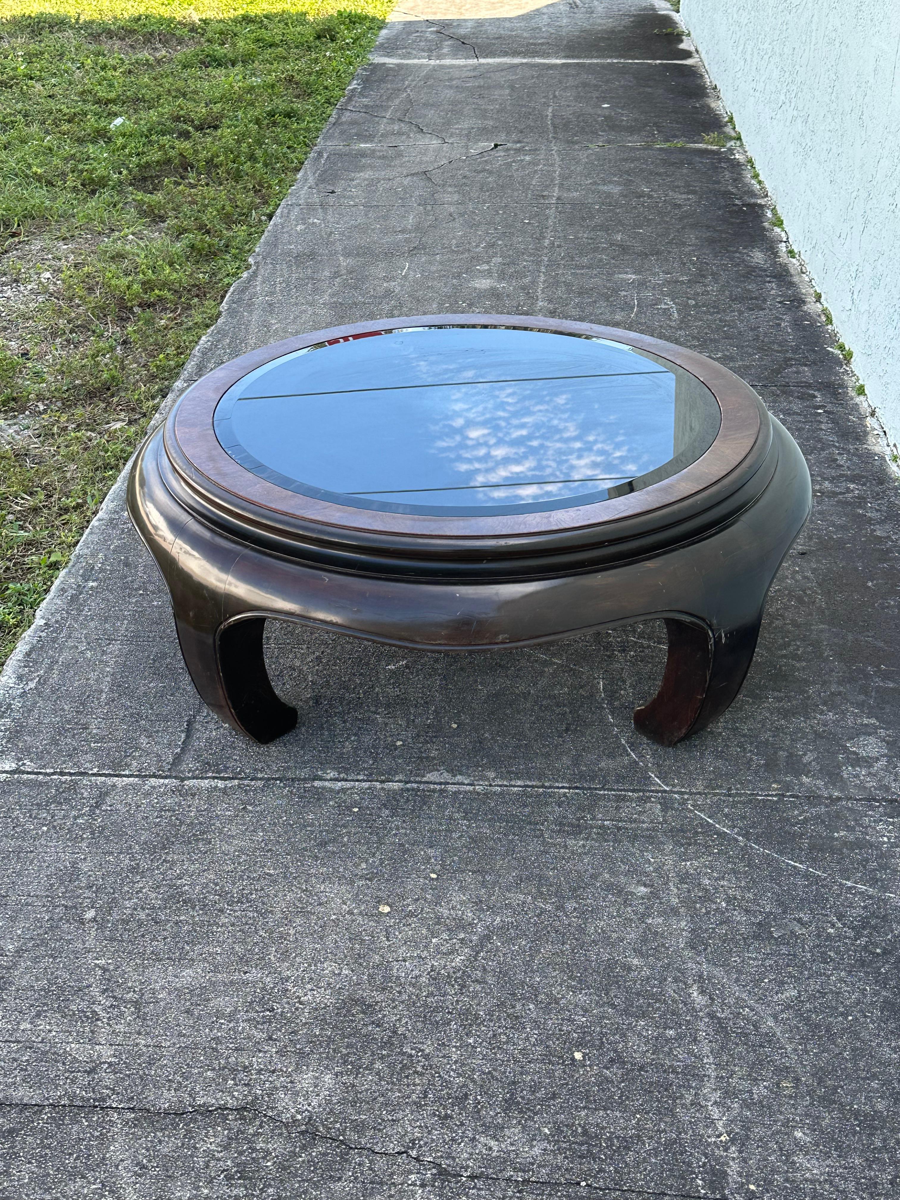 1960s Chow Legs Round Coffee Table with Black Glass Insert Top In Good Condition In Fort Lauderdale, FL