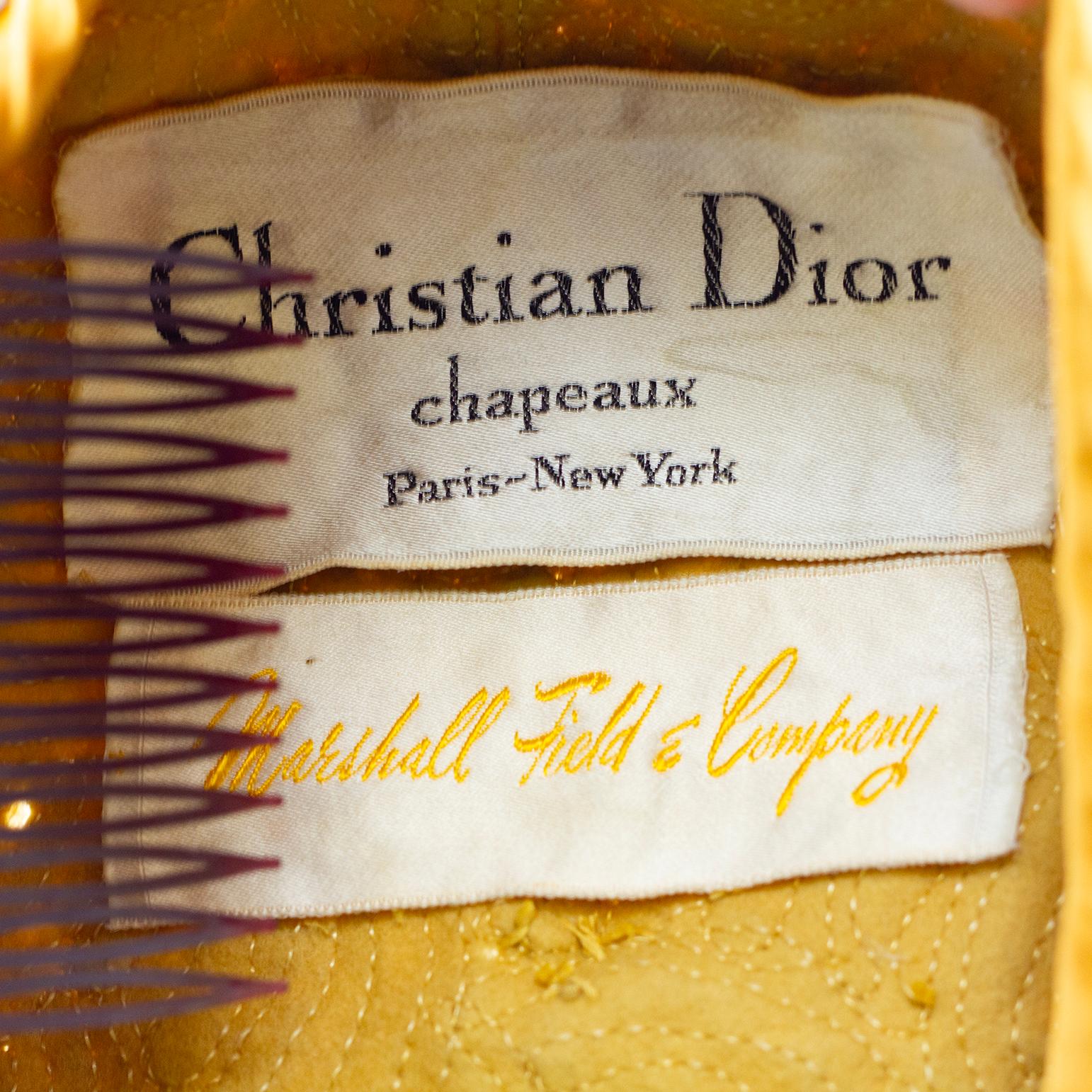 1960er Christian Dior Chapeaux Mattes Goldfarbenes Beret mit Paillettenbesatz Damen im Angebot