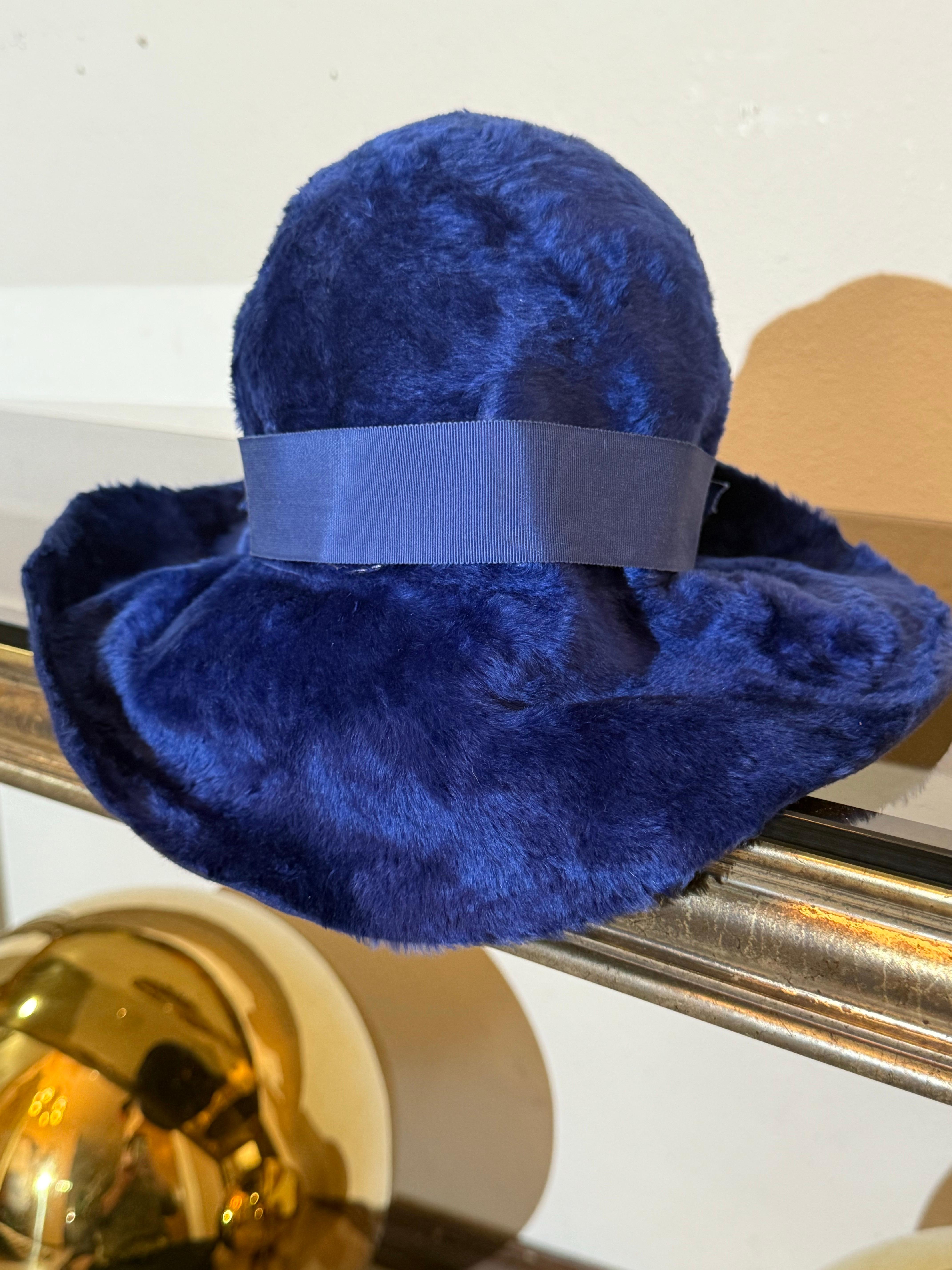1960 Christian Dior Azul Cobalto Fieltro Fedora Sombrero de Día con Banda de Grosgrain en venta 11