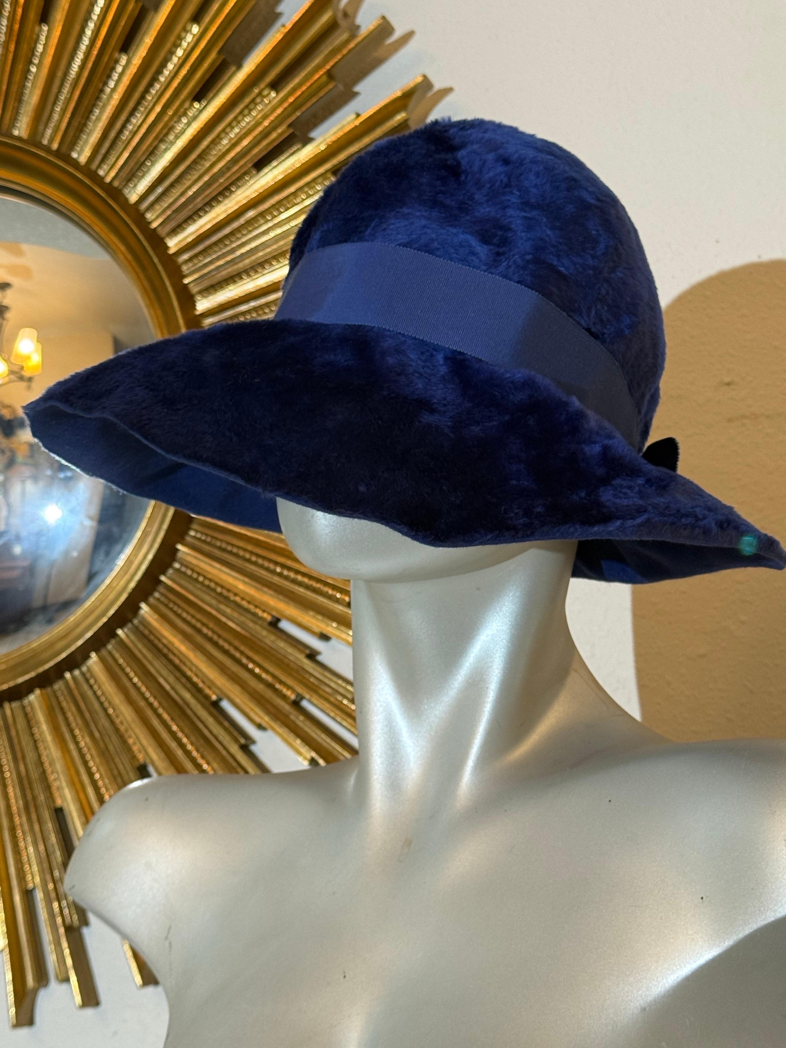 1960 Christian Dior Azul Cobalto Fieltro Fedora Sombrero de Día con Banda de Grosgrain en Excelente estado para la venta en Gresham, OR