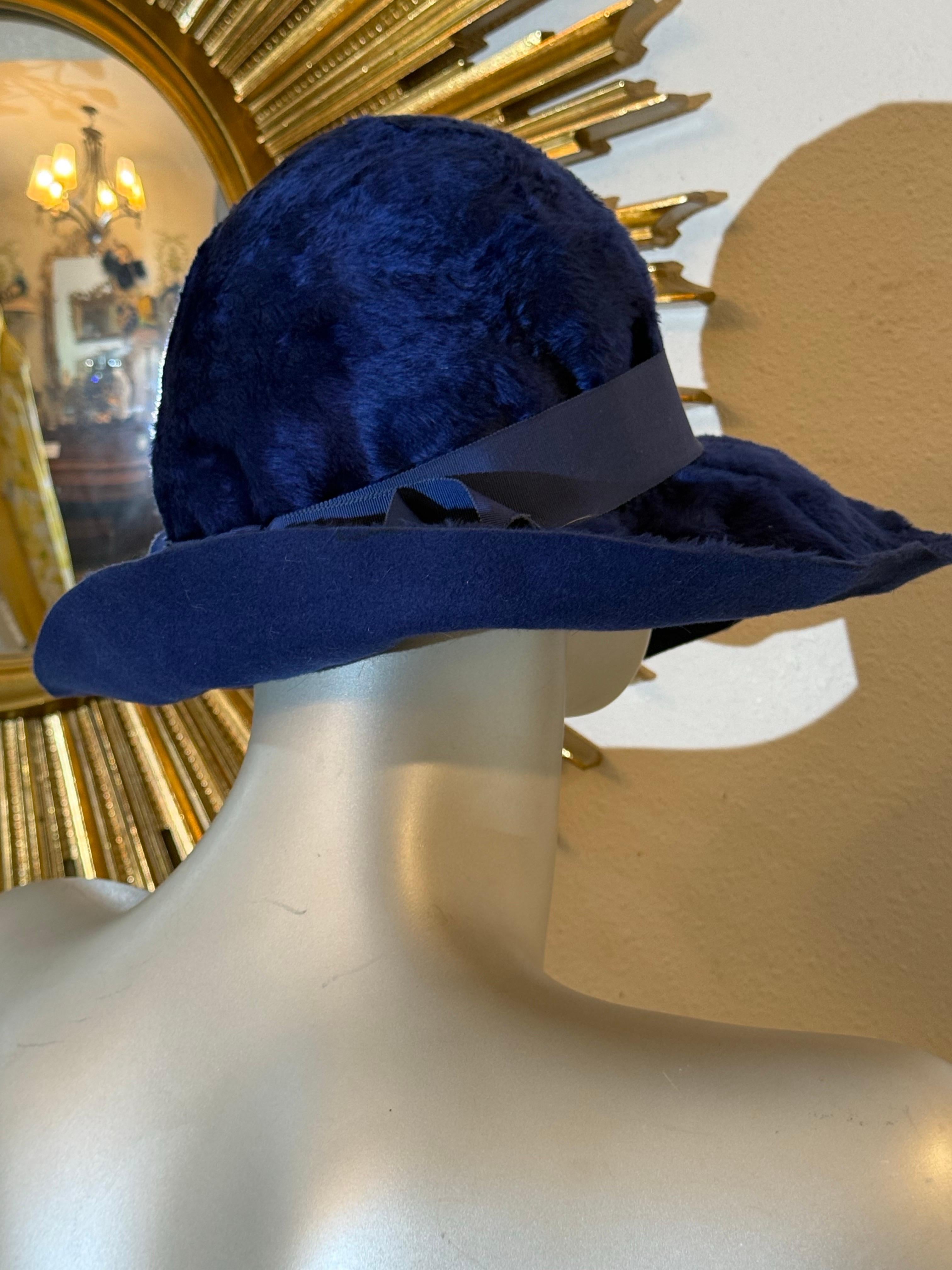 1960 Christian Dior Azul Cobalto Fieltro Fedora Sombrero de Día con Banda de Grosgrain en venta 3