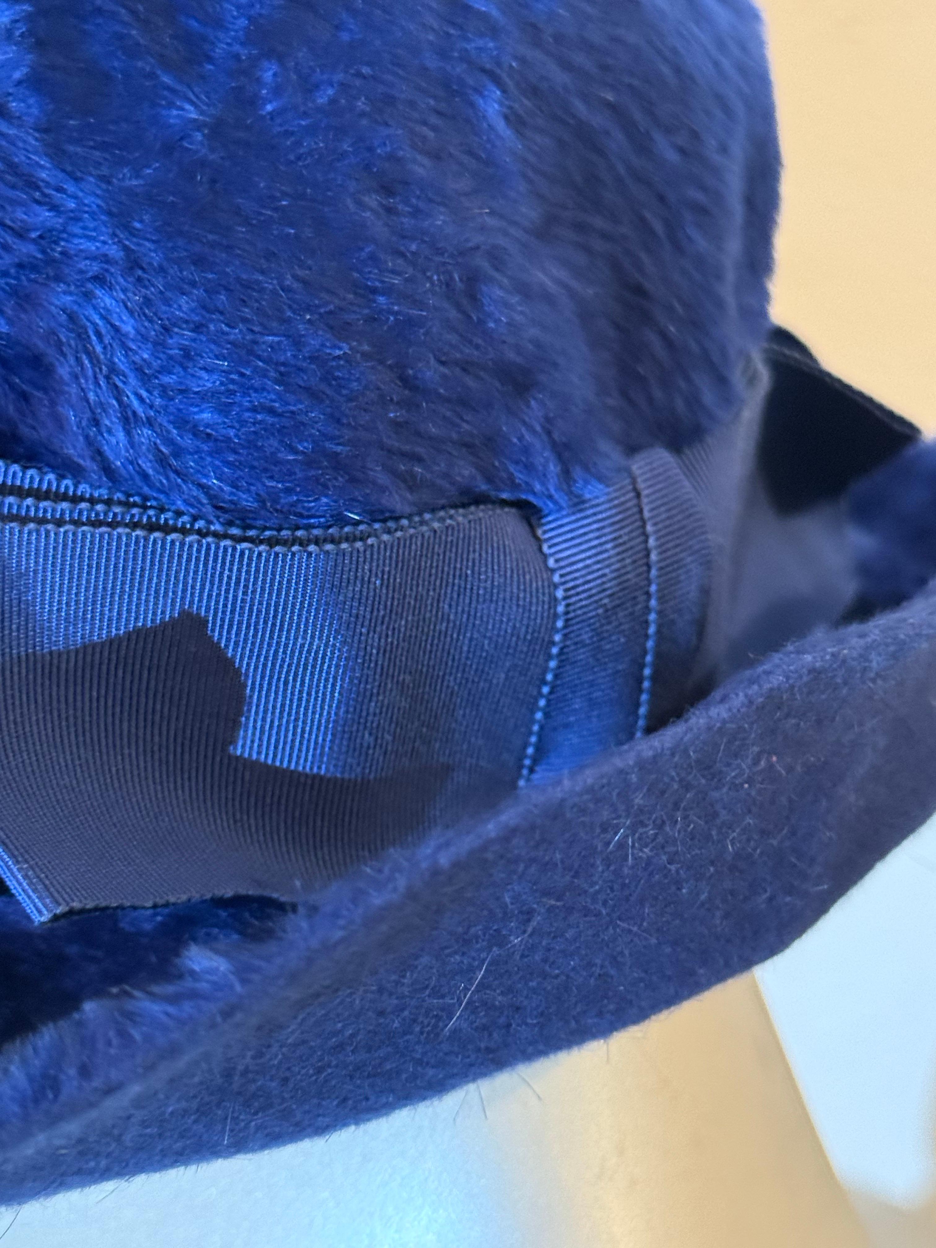 1960 Christian Dior Azul Cobalto Fieltro Fedora Sombrero de Día con Banda de Grosgrain en venta 5