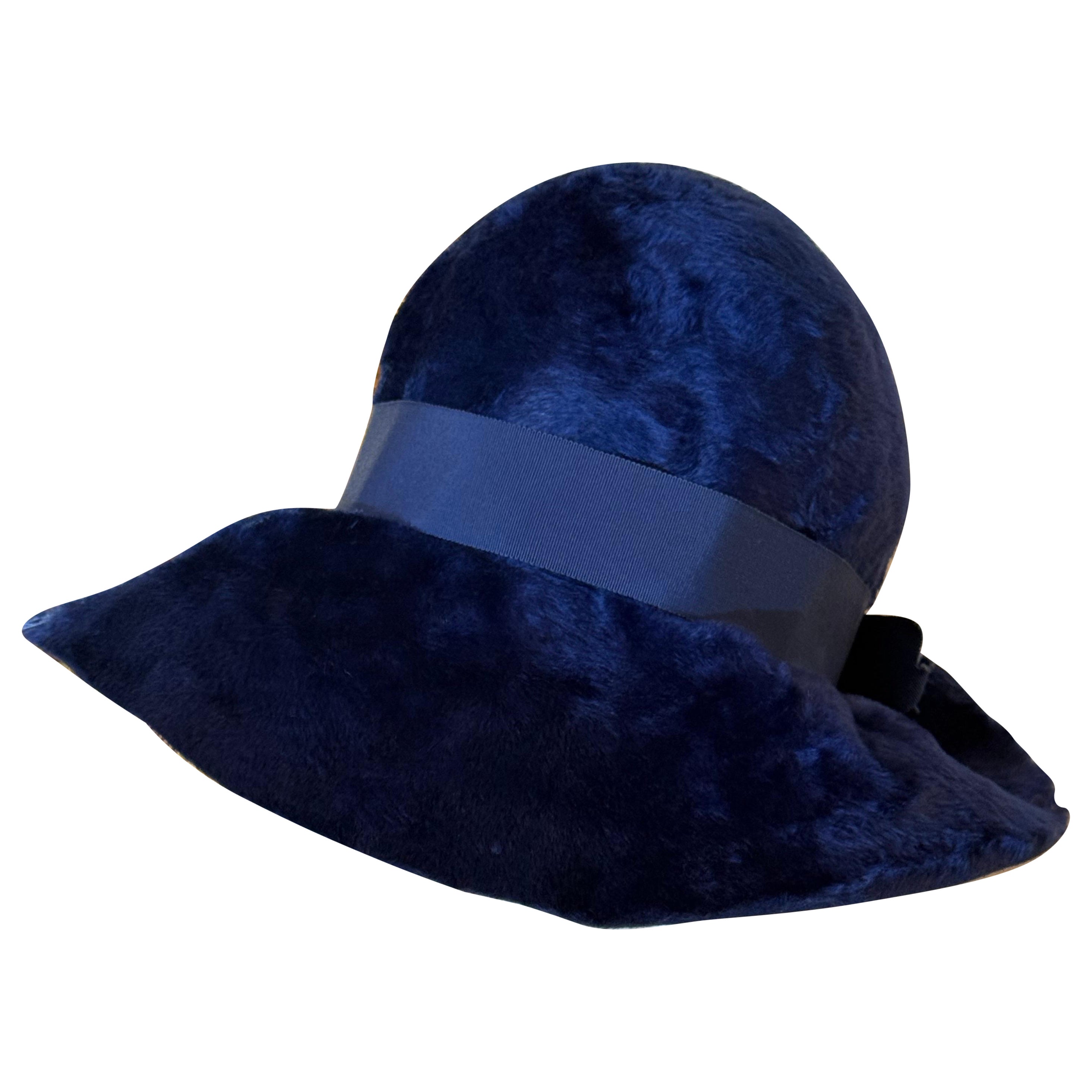 1960 Christian Dior Azul Cobalto Fieltro Fedora Sombrero de Día con Banda de Grosgrain en venta
