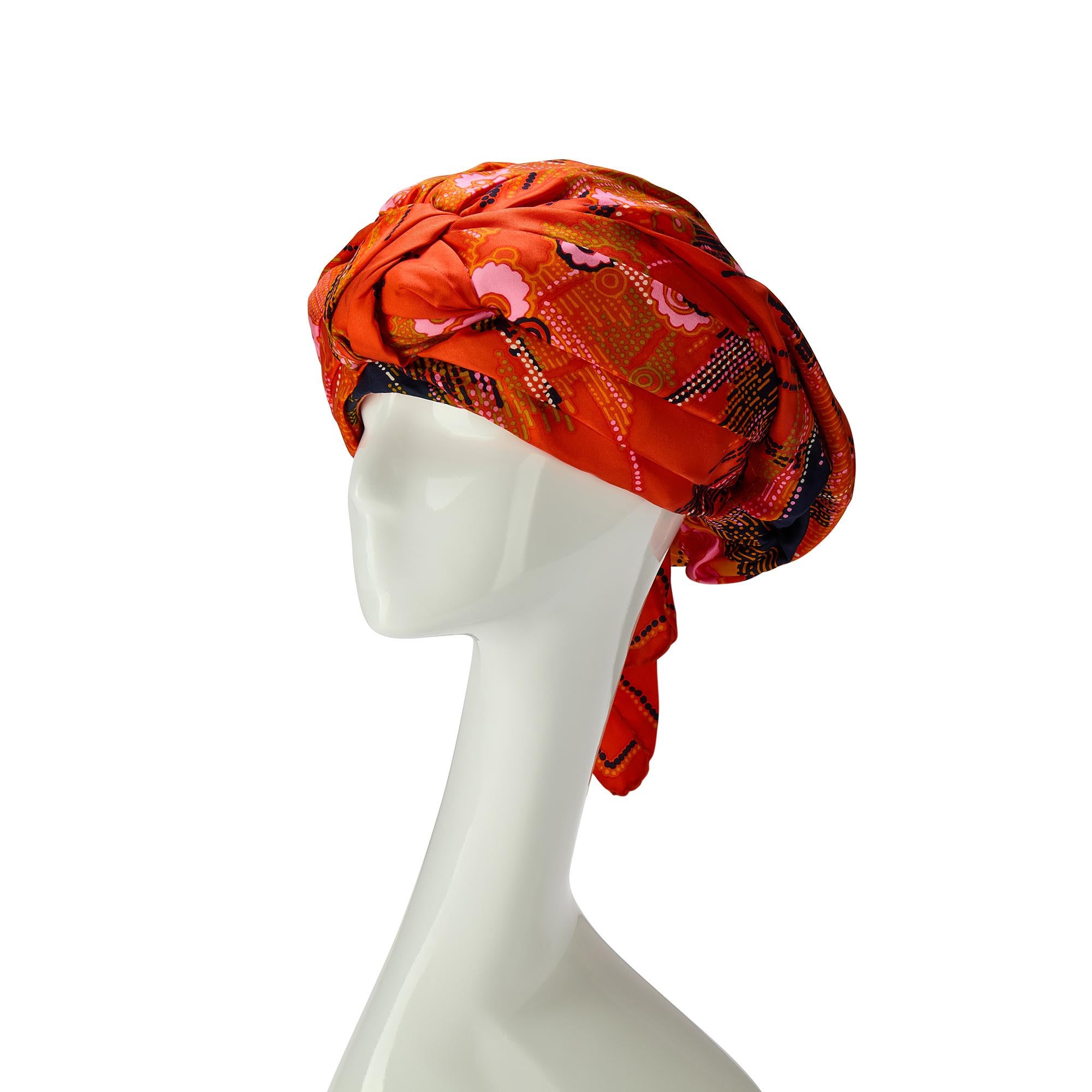 Cappello a turbante in seta stampata arancione Christian Dior degli anni '60 in vendita 1