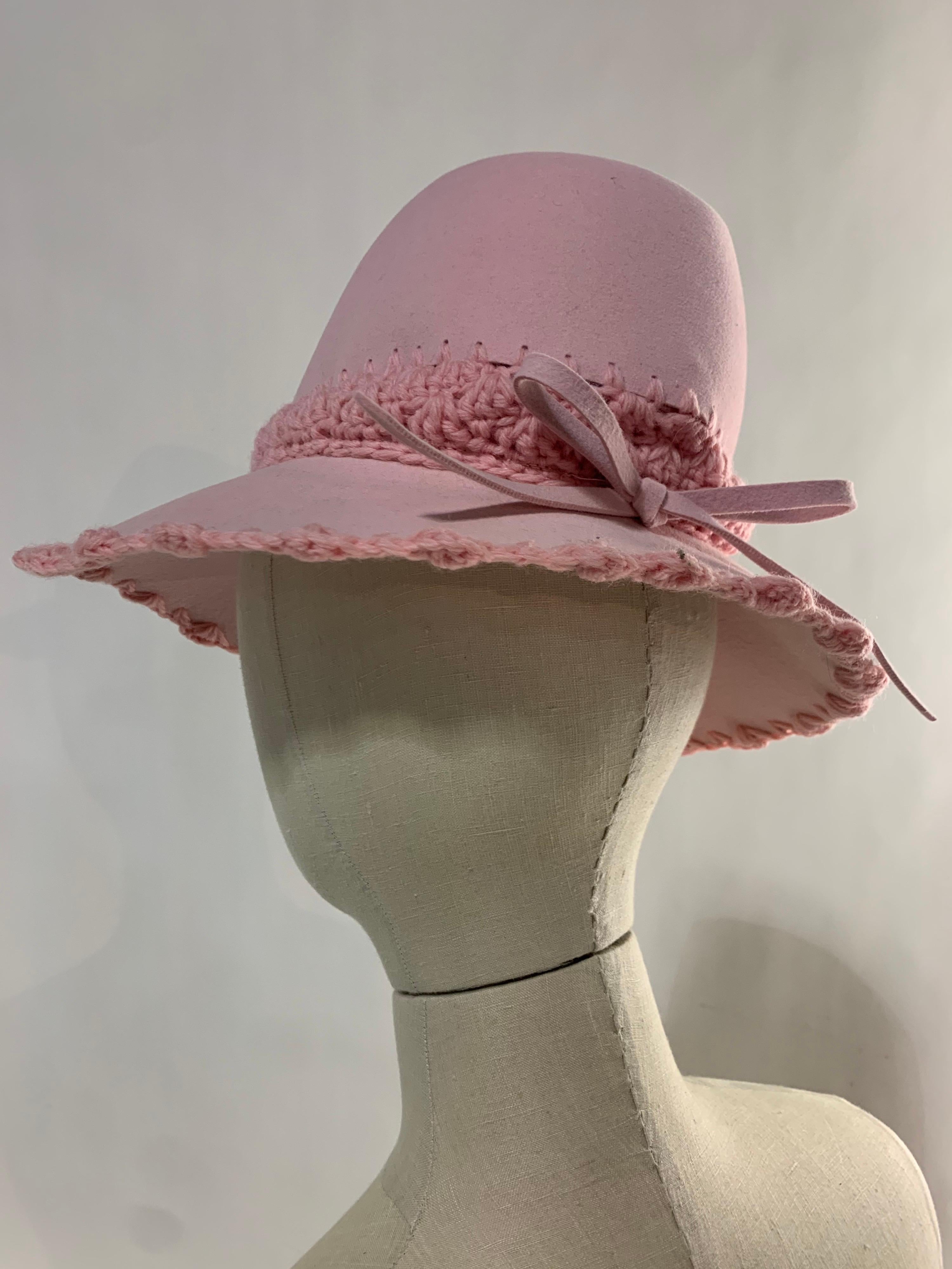 A delicate 1960s Christian Dior Pretty-in-Pale-Pink spring felt fedora with beautiful crochet detailing at brim and band. Hippie-chic at it's most ladylike! Size Medium. Mint condition. 