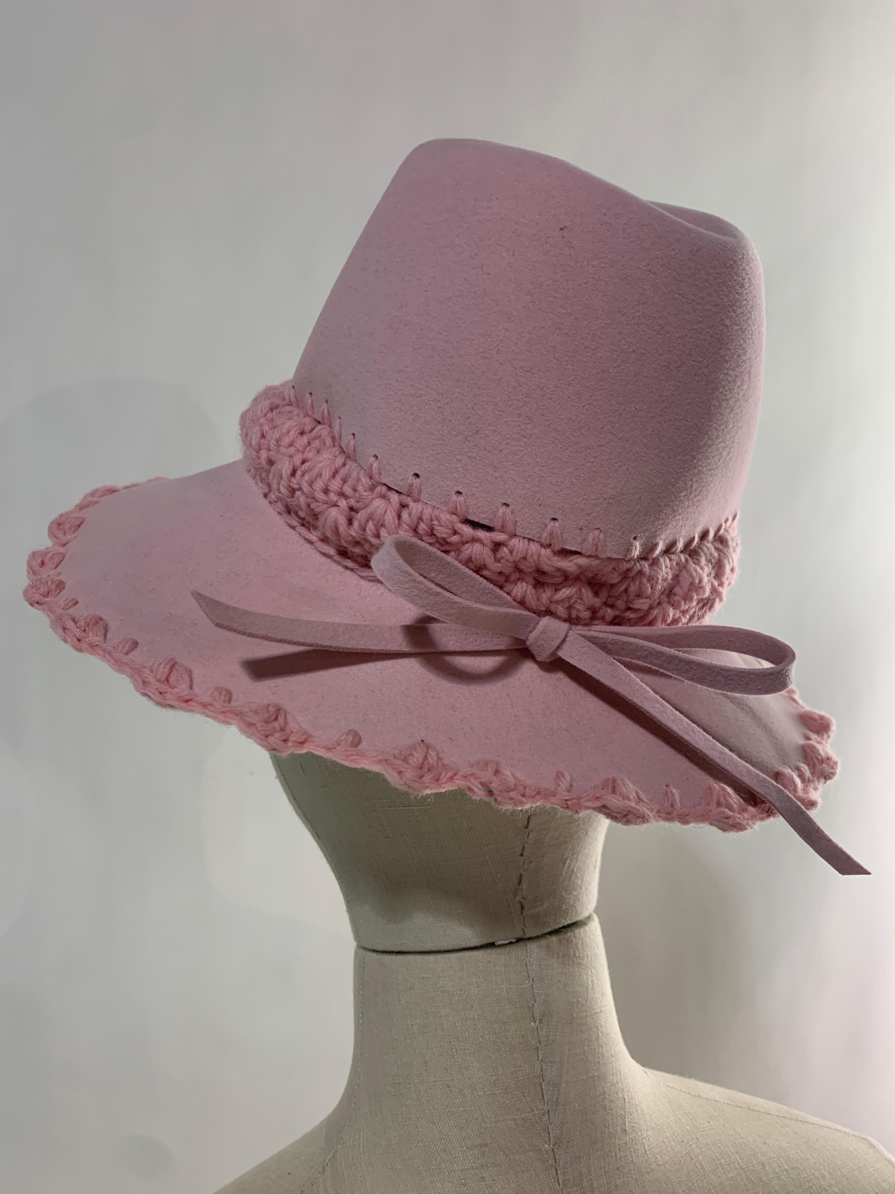 1960s Christian Dior Pretty in Pale Pink Spring Felt Fedora w/ Crochet Details  In New Condition In Gresham, OR