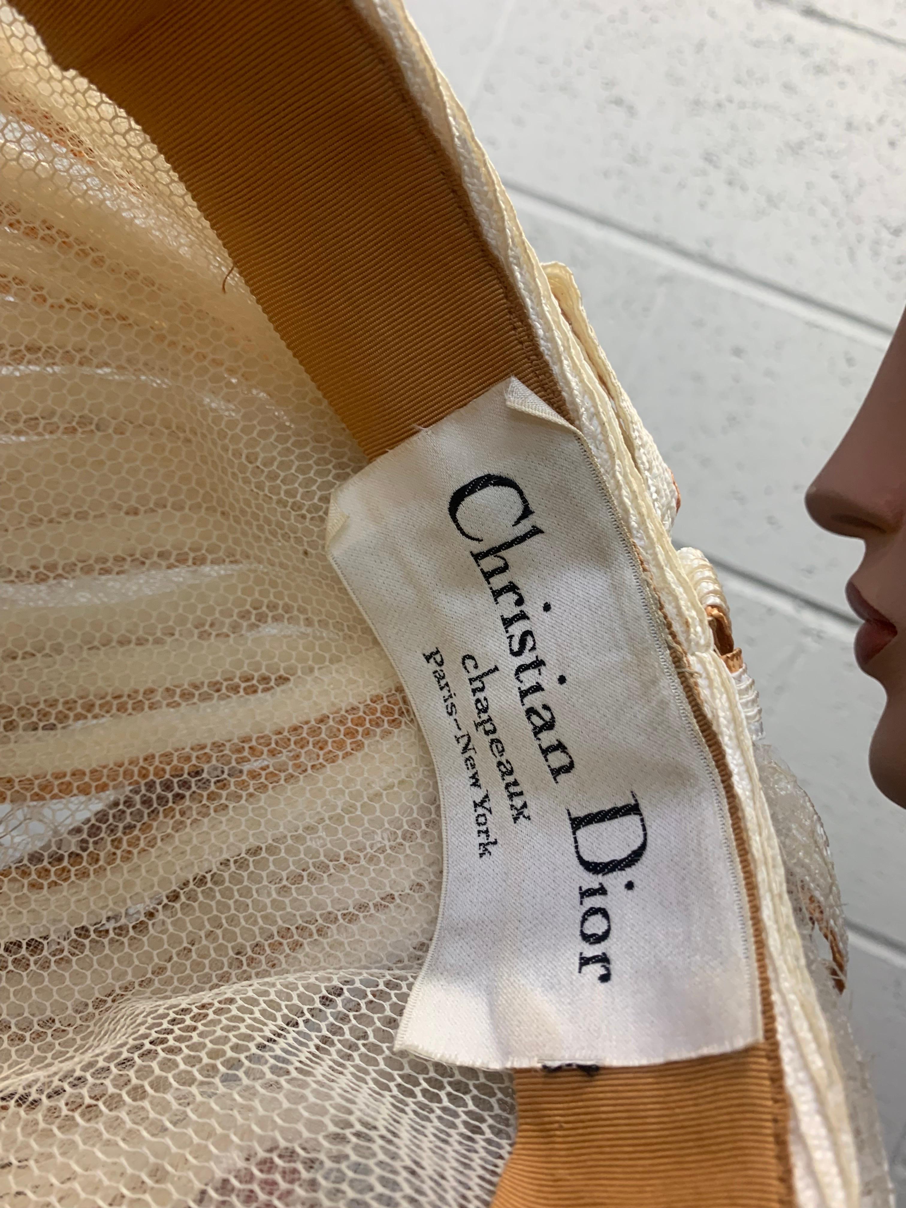 1960er Christian Dior Weiß gestreifter Strohhut mit Strohschleifen am Rücken  im Angebot 8