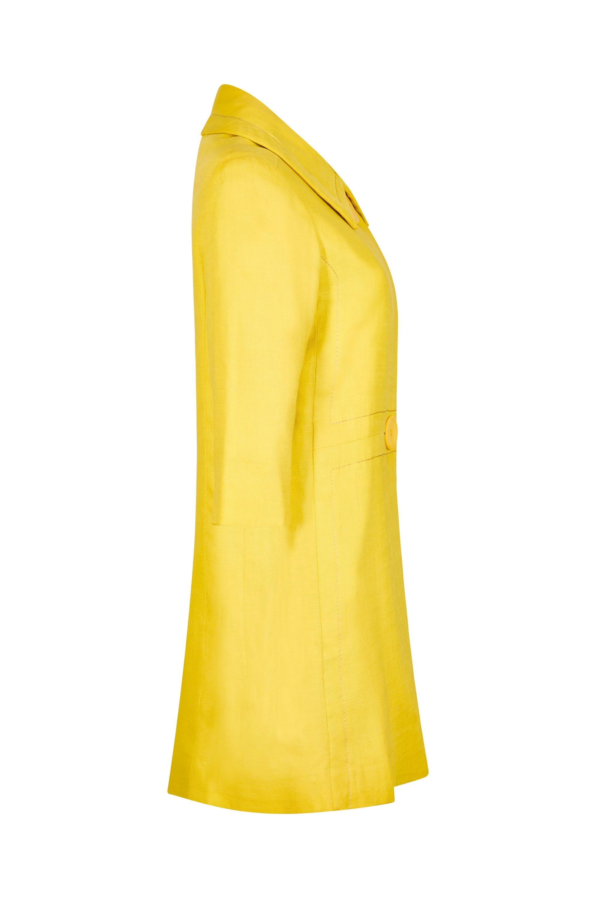 This chic 1960s citrus yellow Mod style swing coat is by Christian Dior London and is beautifully cut in excellent vintage condition. Straight cut and comprised of a thick silk blend linen fabric and fully lined in matching yellow silk, it features