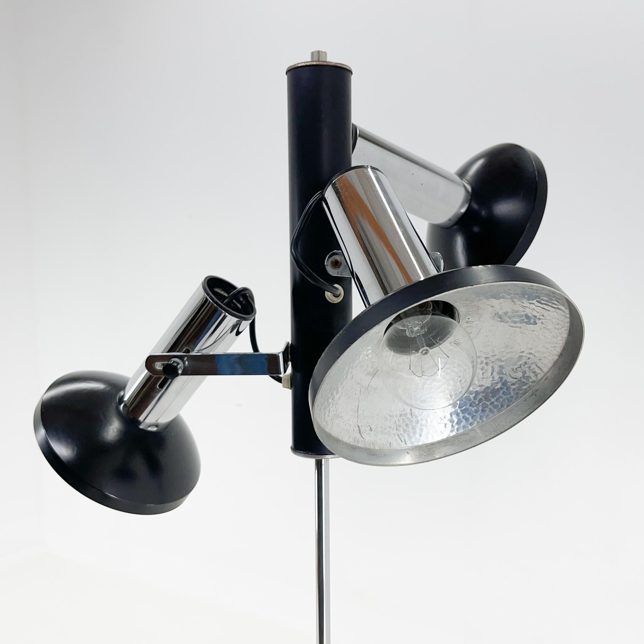 1960''s Chrom 3 Spot Stehlampe, Italien im Zustand „Gut“ im Angebot in Praha, CZ