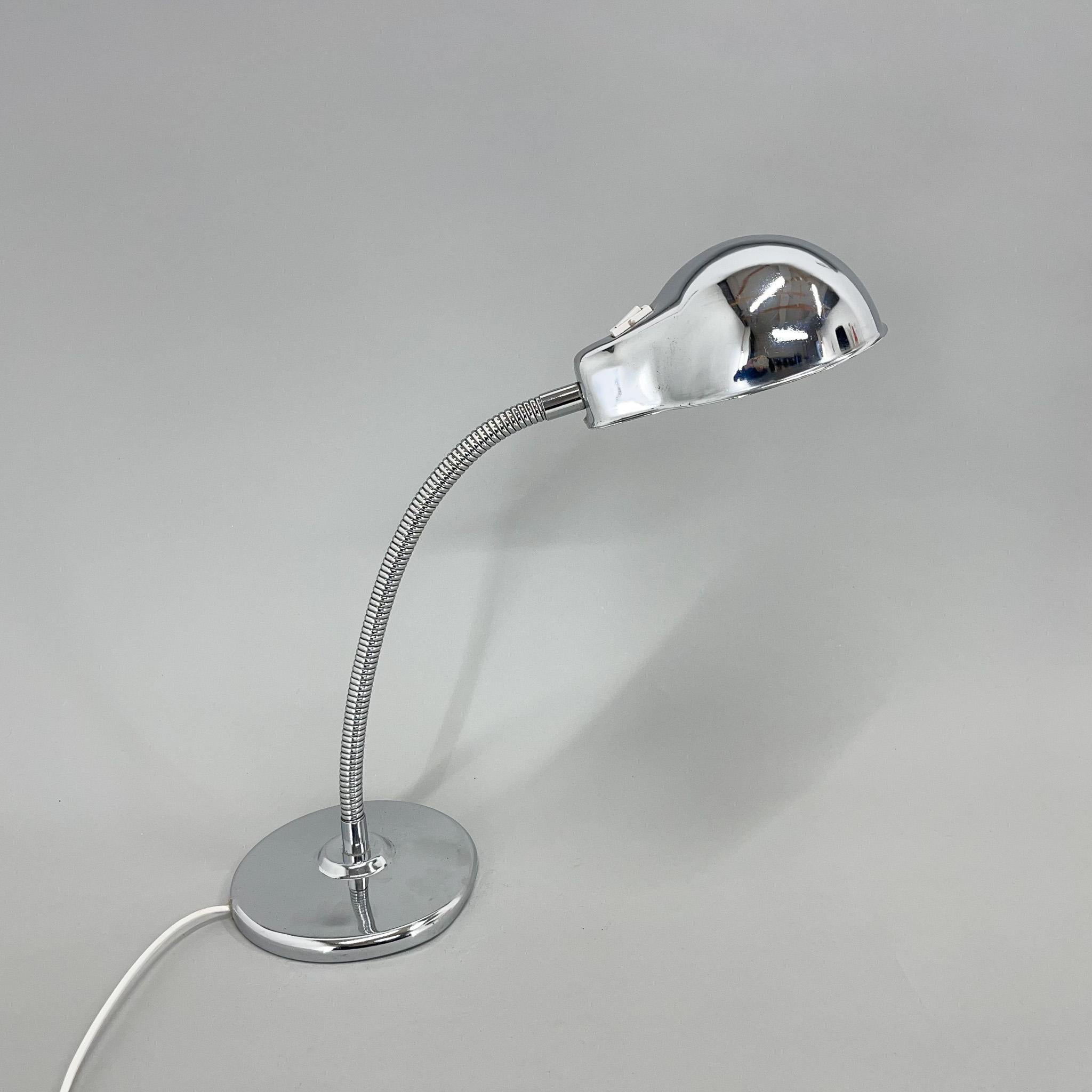 All-chrome table lamp, that is adjustable in all directions. New wiring, original switch. Bulb: 1 x E 25-27.