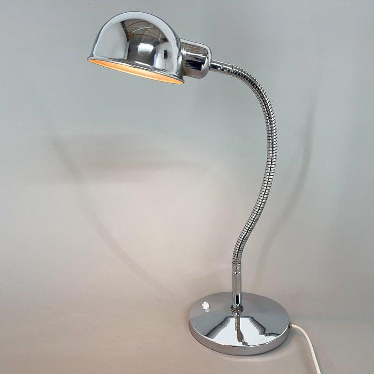 Lámpara de mesa regulable cromada de los años 60, Italia Moderno de mediados de siglo en venta
