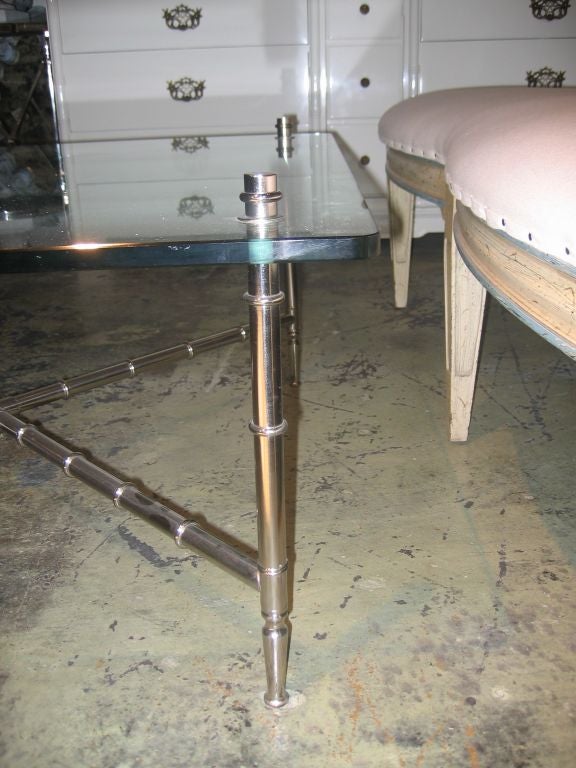 Tavolo con piano in vetro in bambù cromato del 1960 In condizioni buone in vendita a Dallas, TX