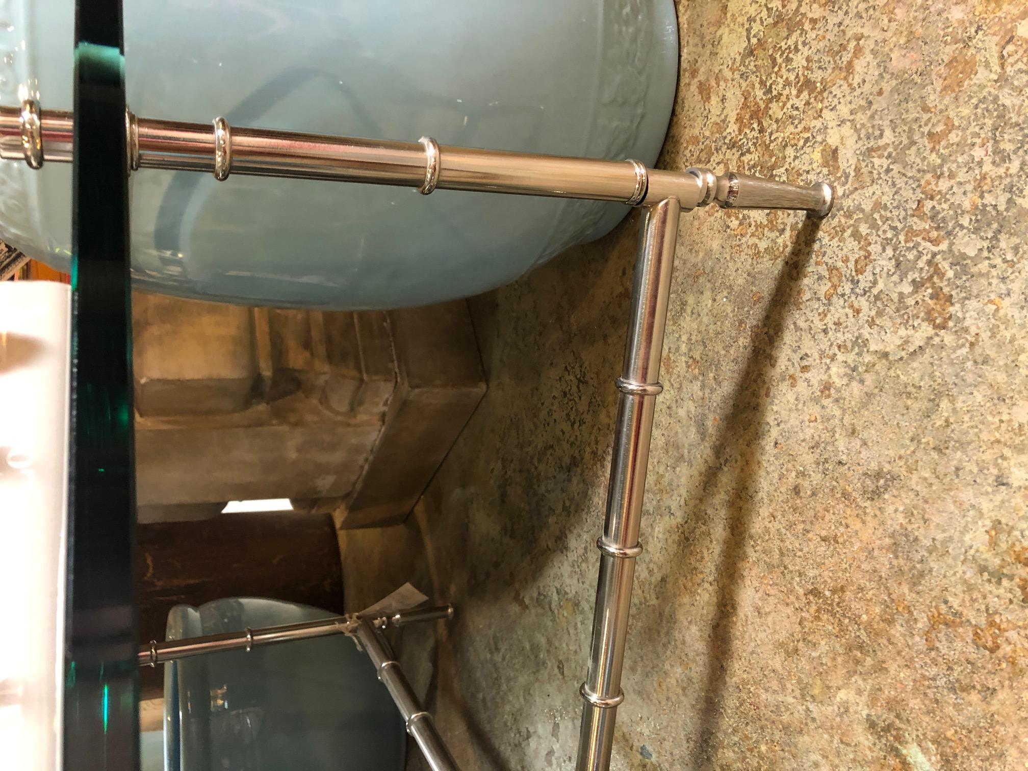 Metà XX secolo Tavolo con piano in vetro in bambù cromato del 1960 in vendita
