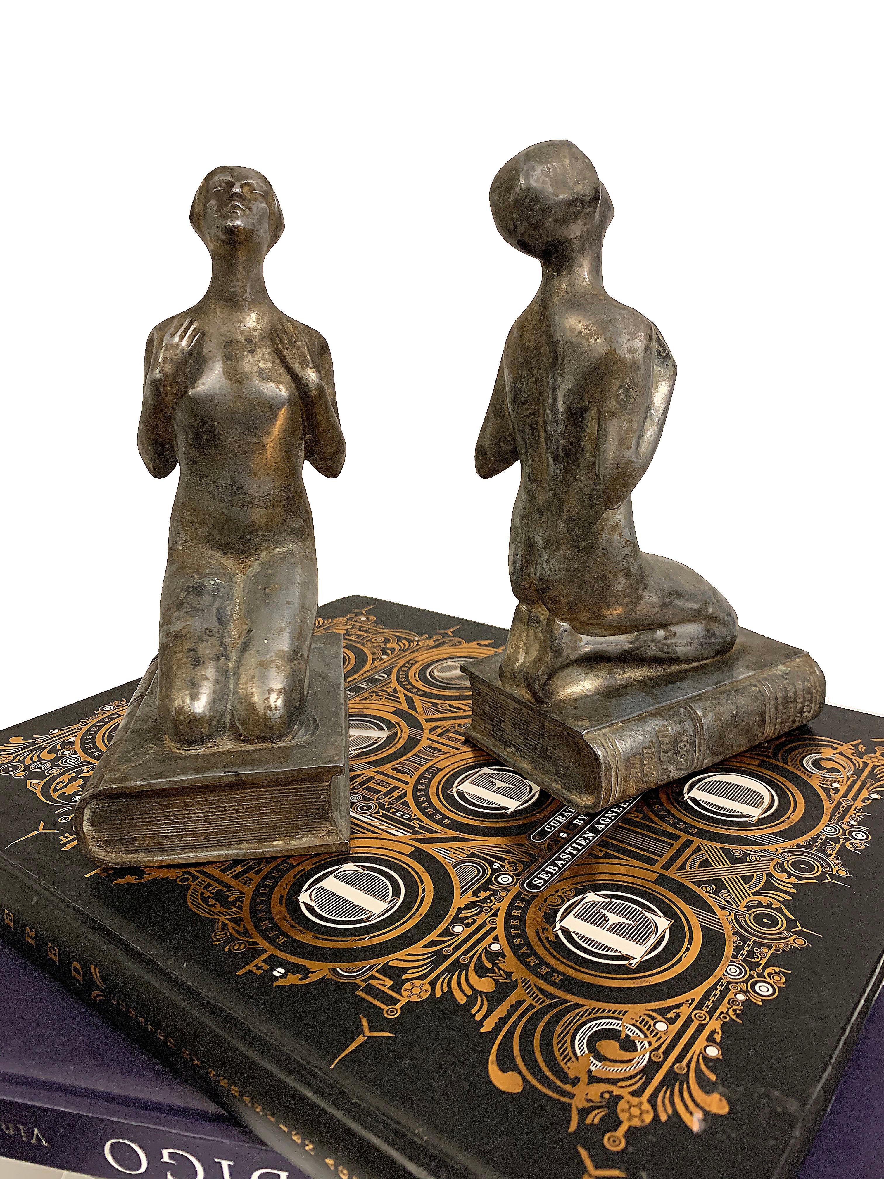 Verchromte weibliche Buchstützen aus dem Jahr 1925, „Die Seele des Buches“ von Arturo Levi im Angebot 4