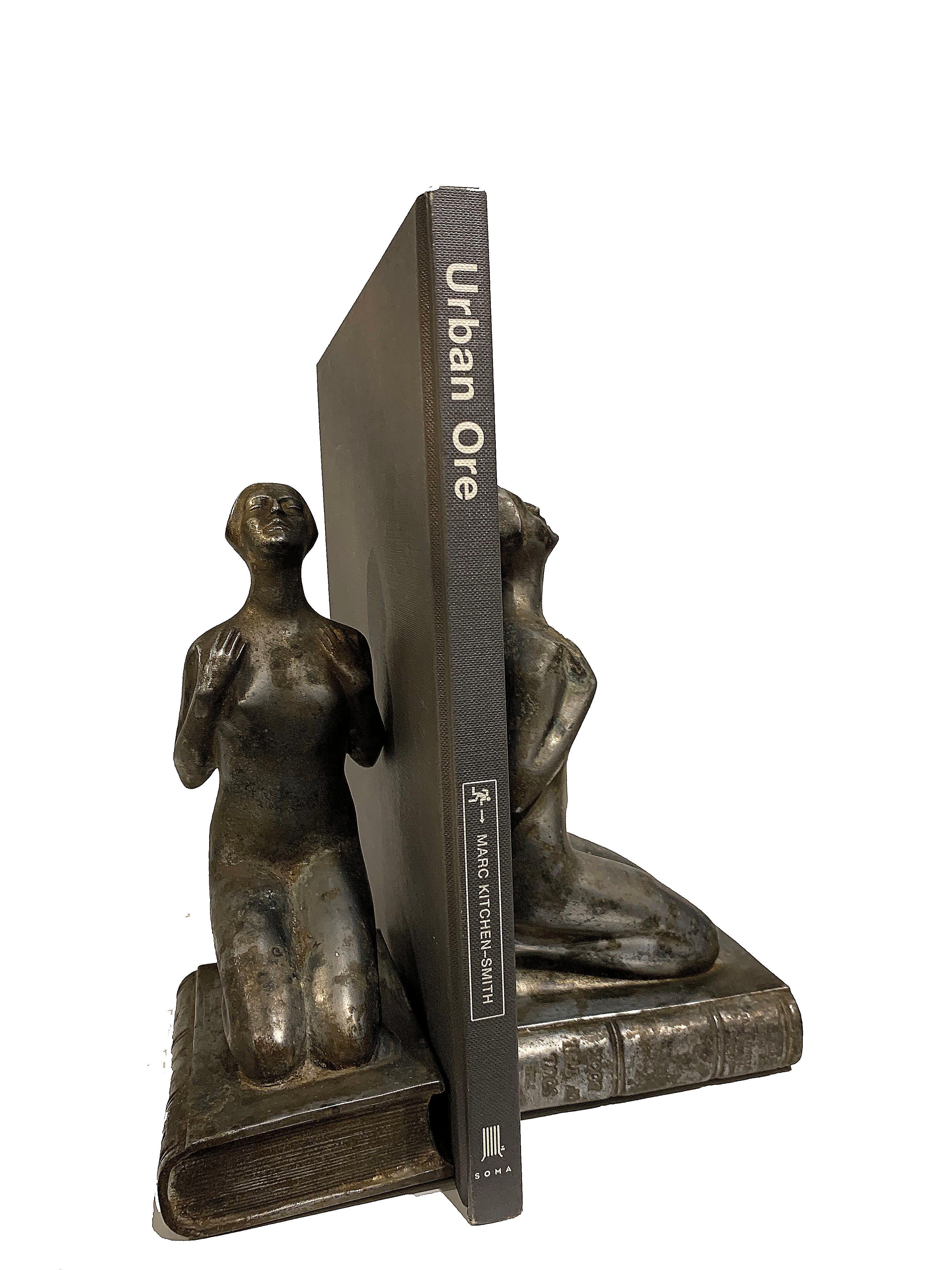 Verchromte weibliche Buchstützen aus dem Jahr 1925, „Die Seele des Buches“ von Arturo Levi im Angebot 10