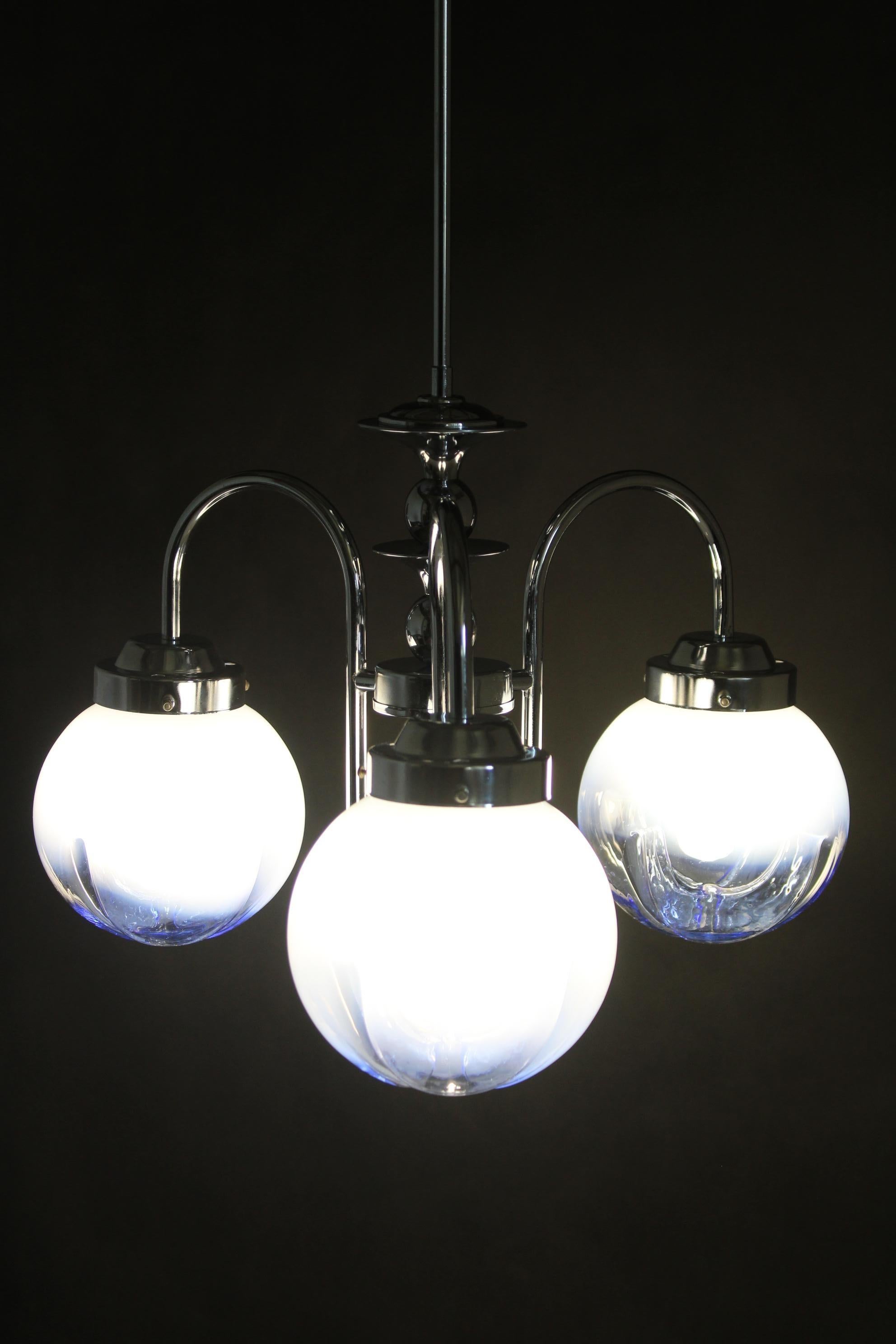Lustre des années 1960 avec verre de Murano en vente 3
