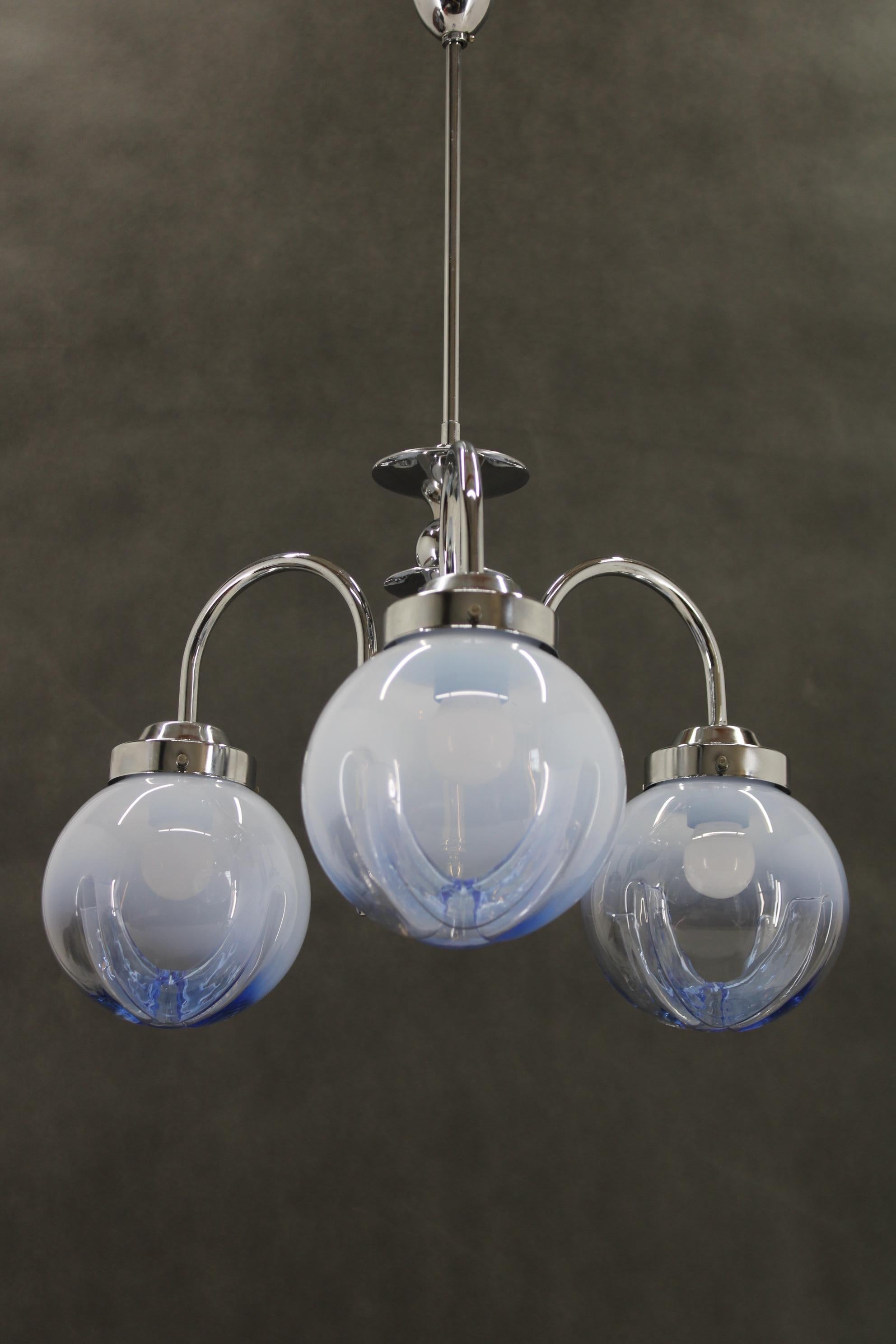 Mid-Century Modern Lustre des années 1960 avec verre de Murano en vente