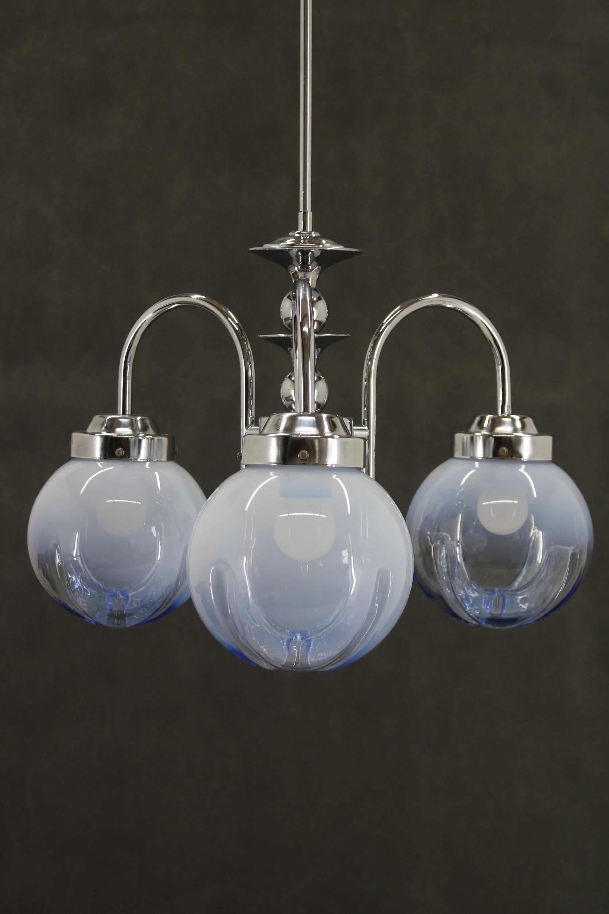 italien Lustre des années 1960 avec verre de Murano en vente