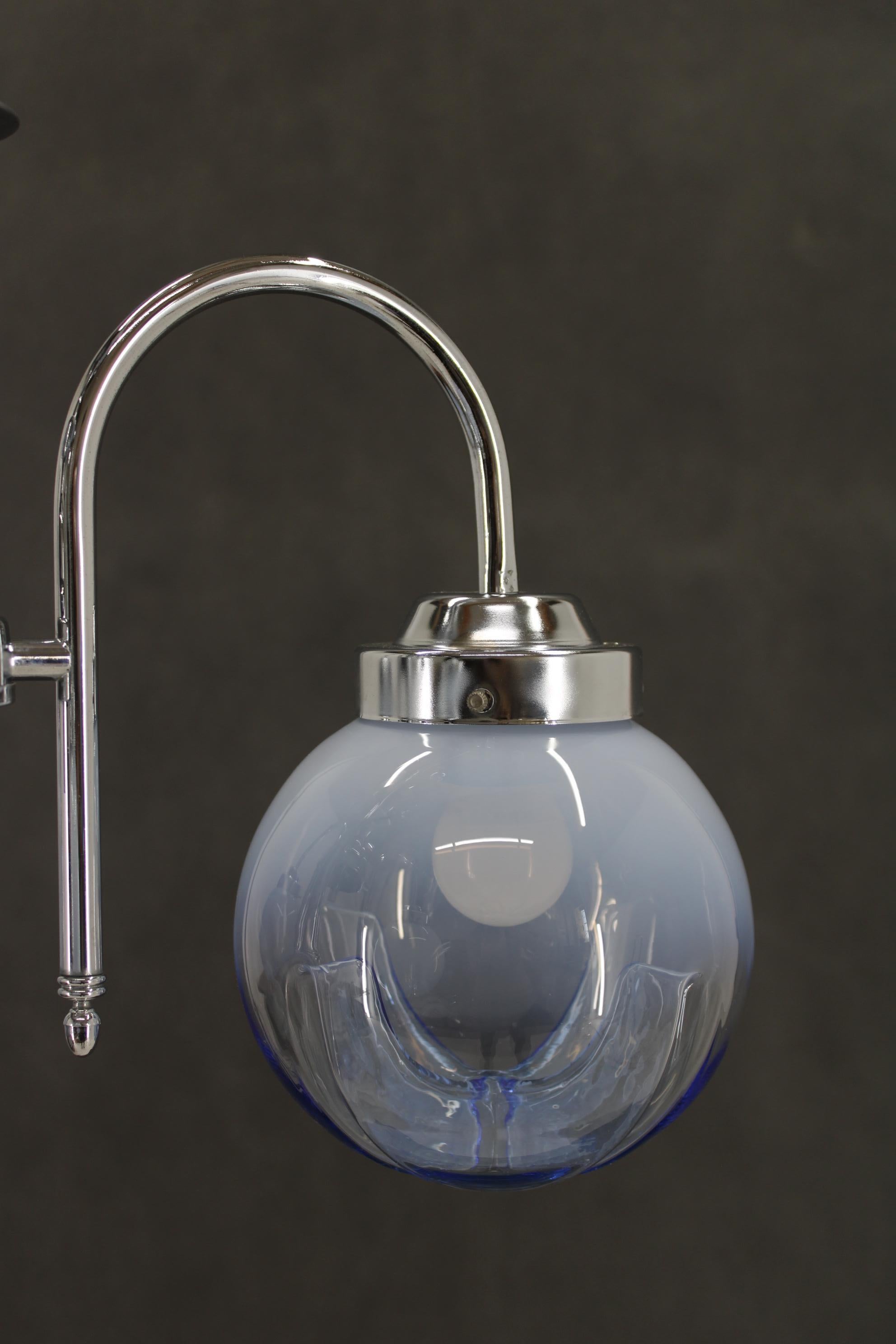 Milieu du XXe siècle Lustre des années 1960 avec verre de Murano en vente